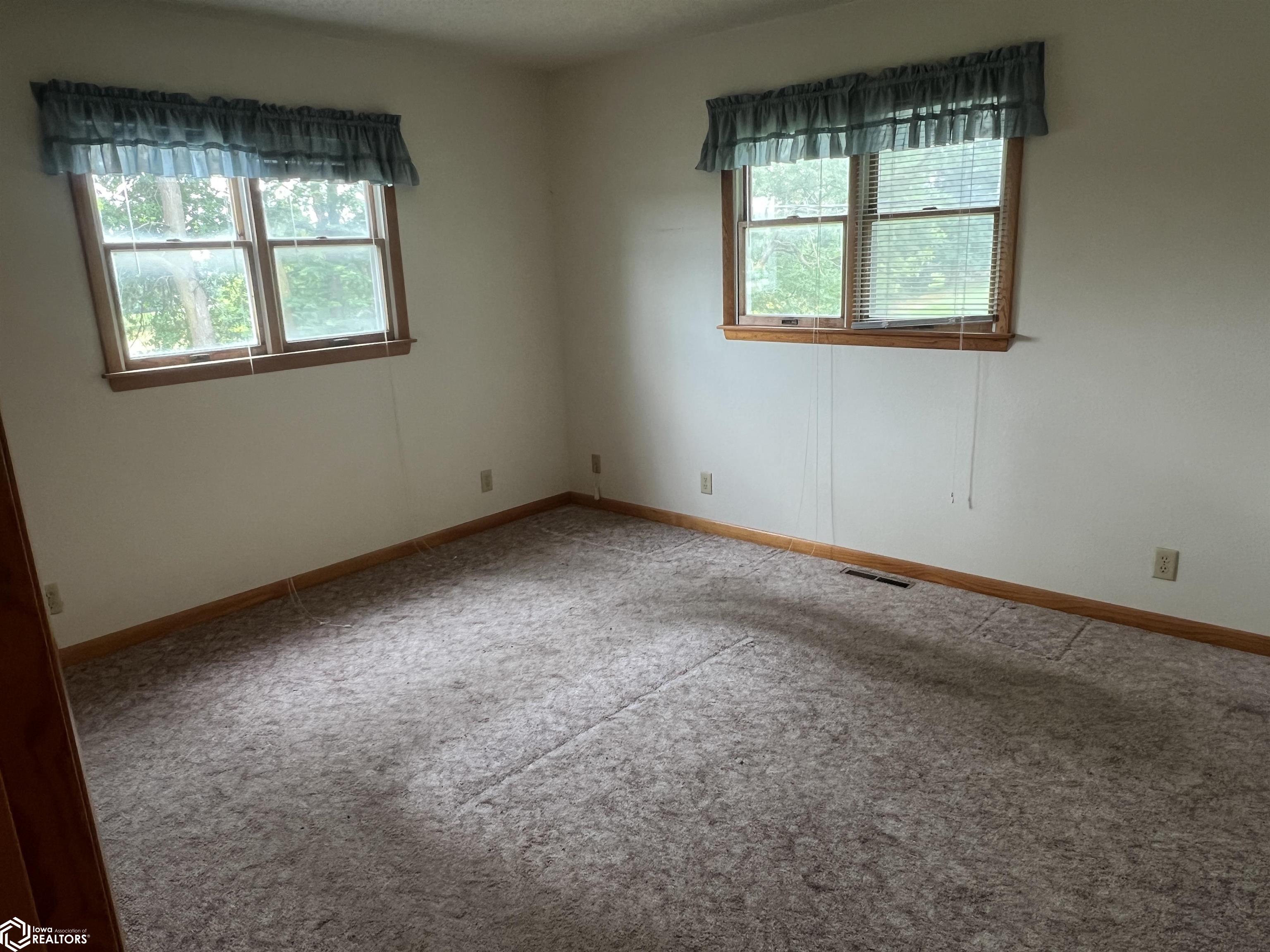 2146 S 32nd Street, Fairfield, Iowa image 12