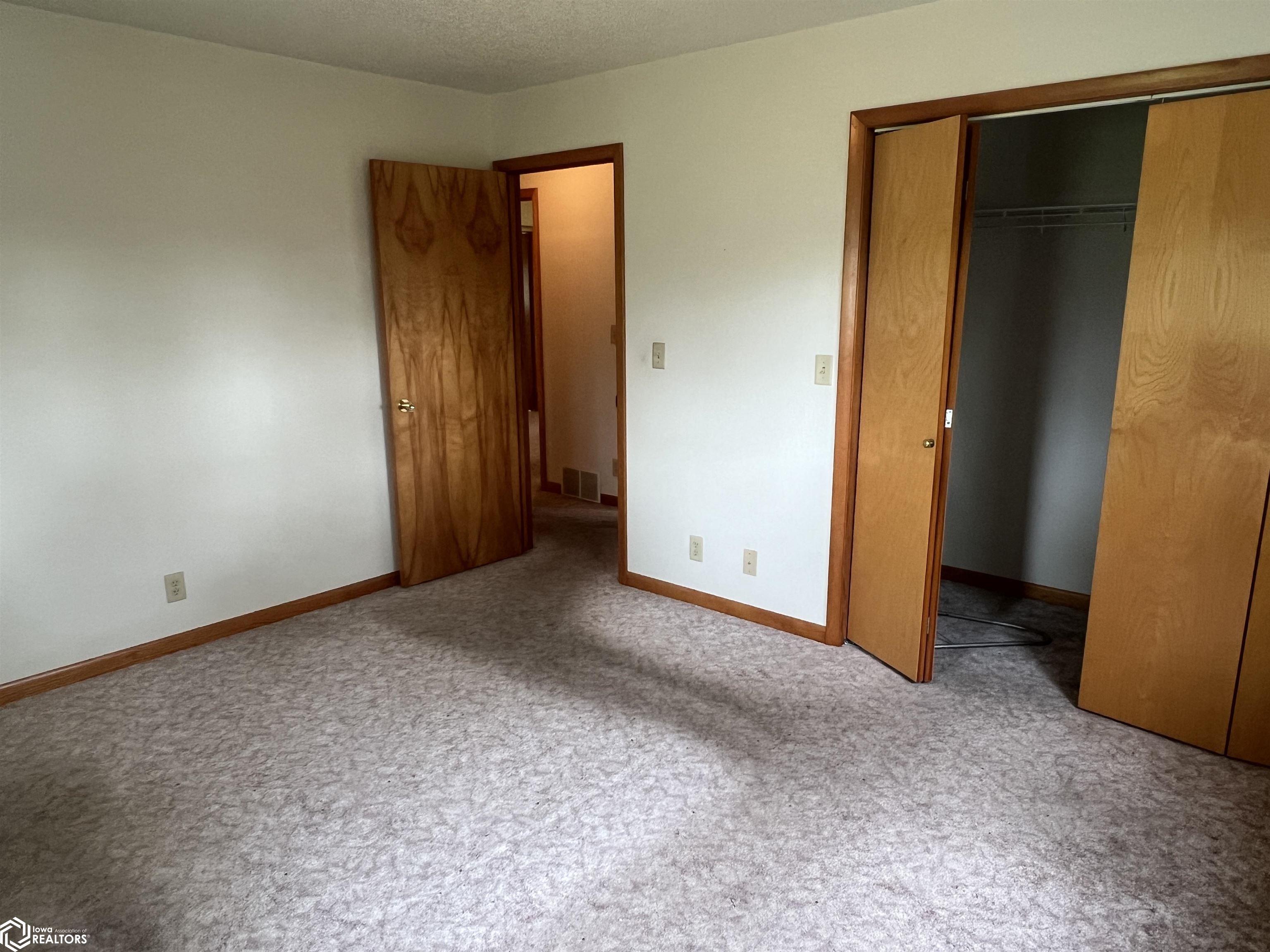 2146 S 32nd Street, Fairfield, Iowa image 13
