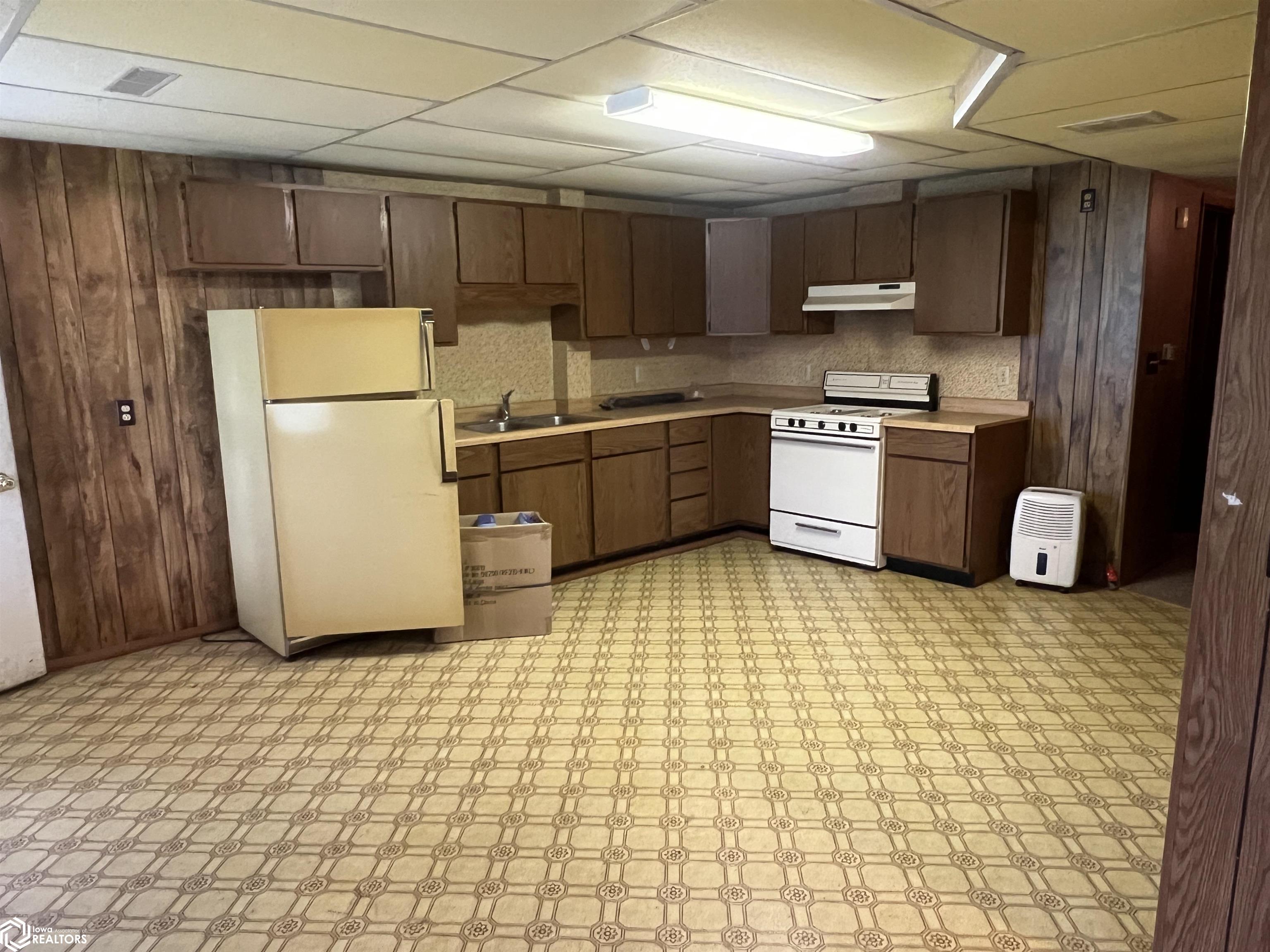 2146 S 32nd Street, Fairfield, Iowa image 16