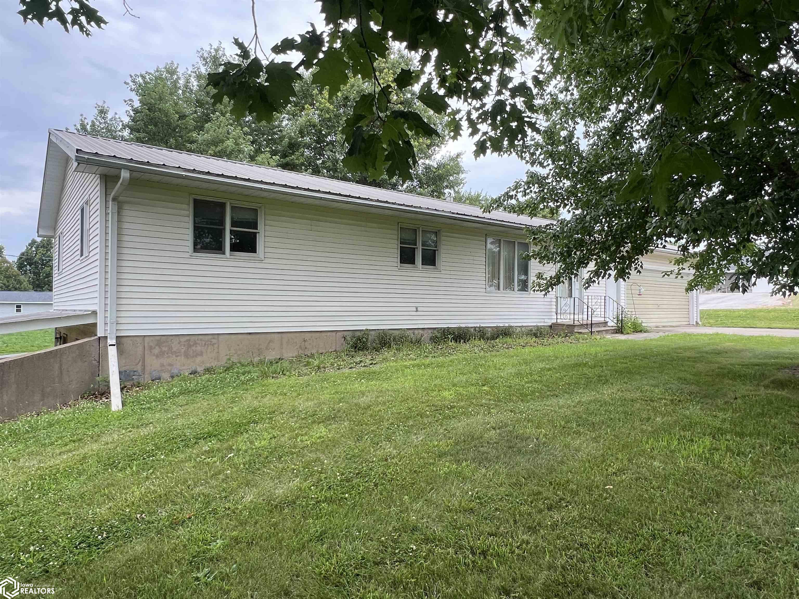 2146 S 32nd Street, Fairfield, Iowa image 25