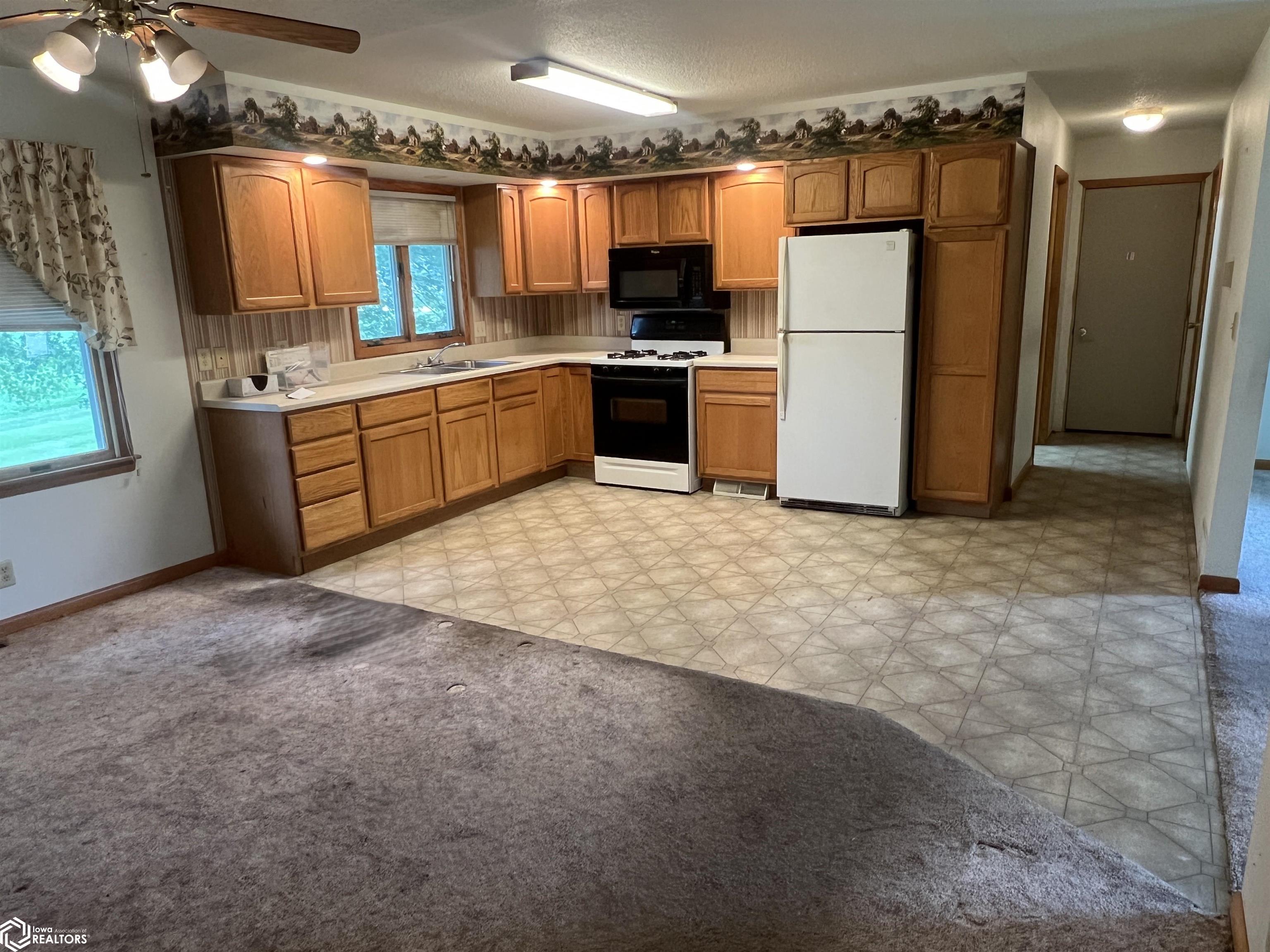 2146 S 32nd Street, Fairfield, Iowa image 6