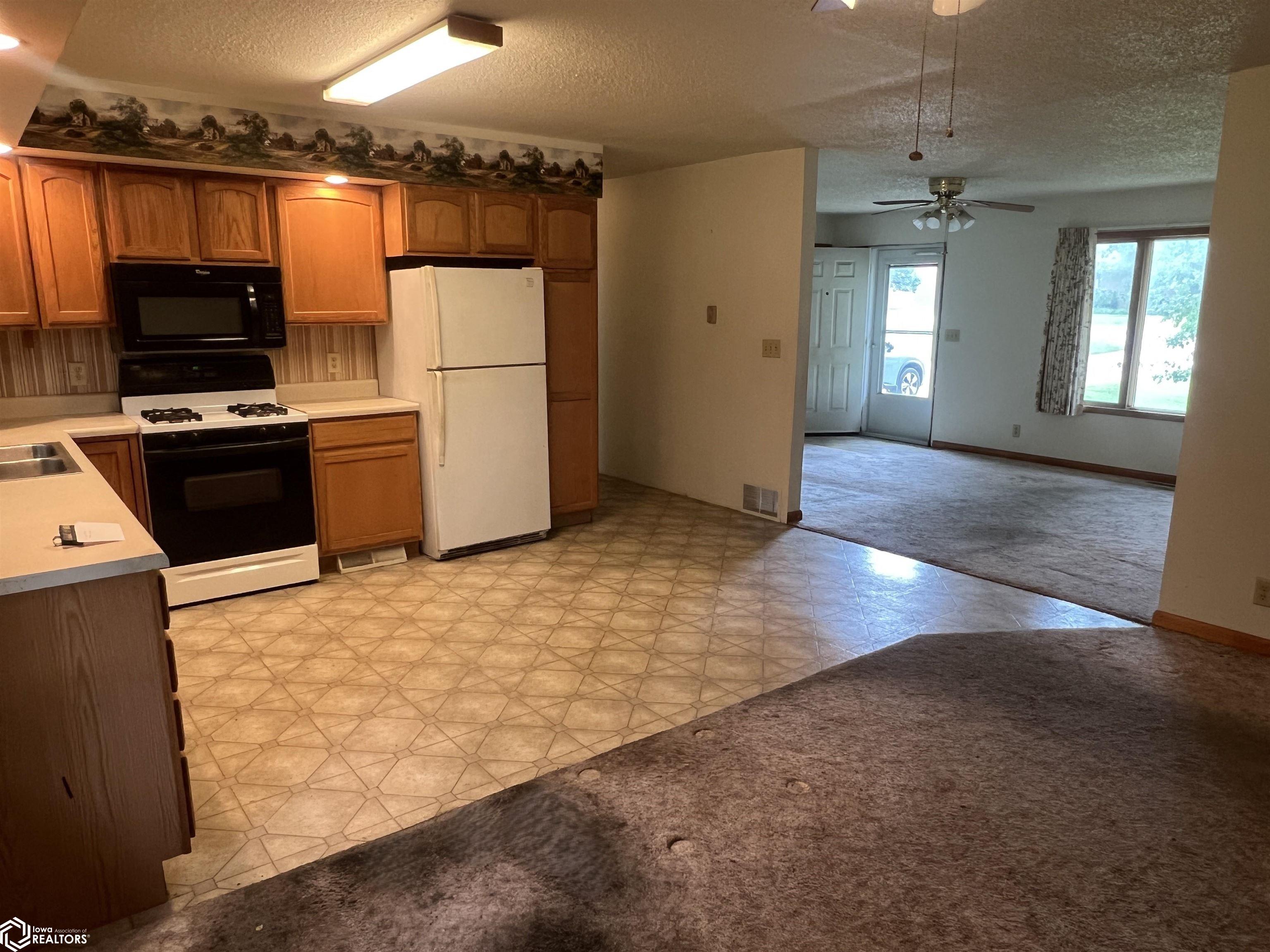 2146 S 32nd Street, Fairfield, Iowa image 7