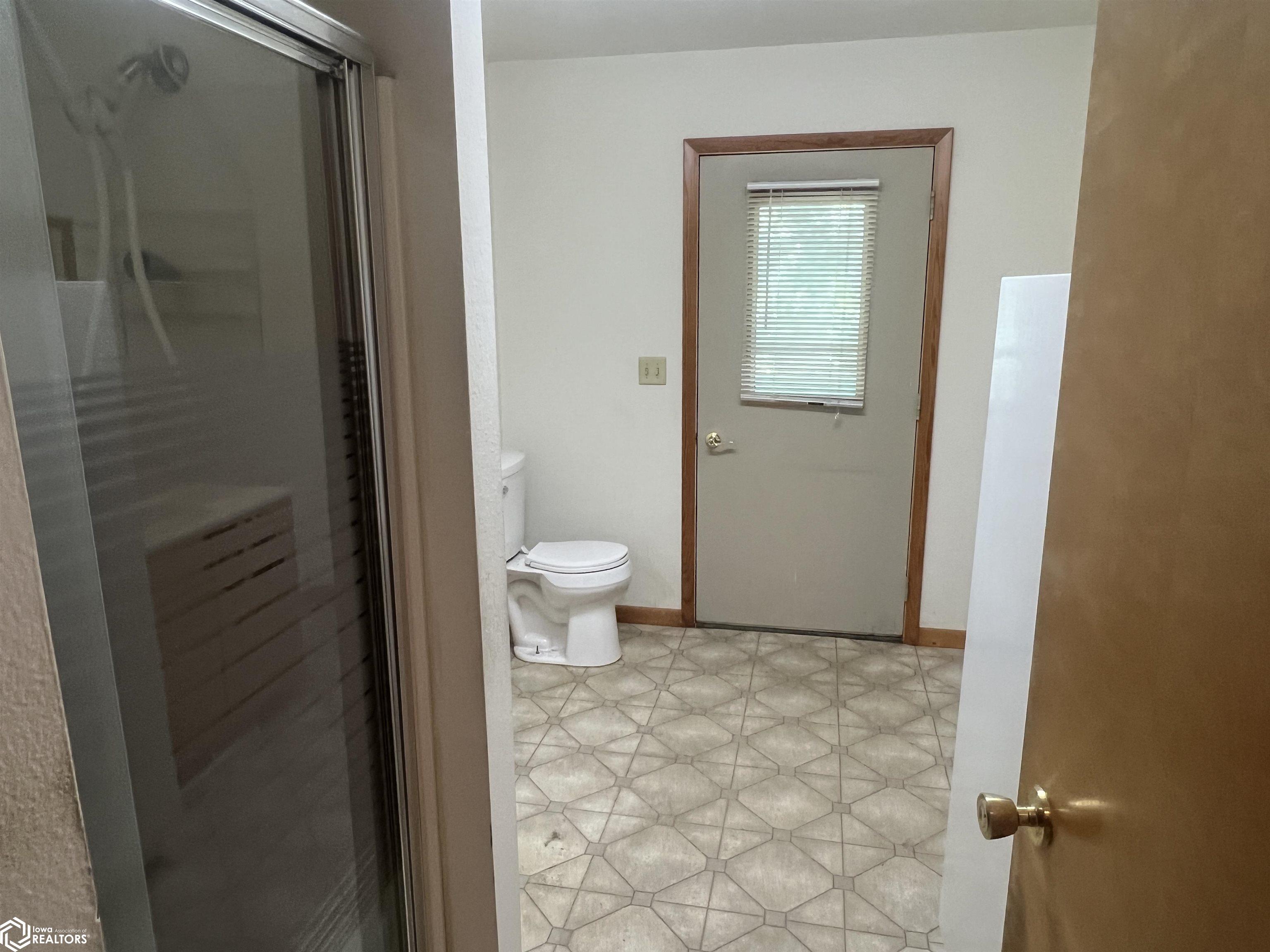 2146 S 32nd Street, Fairfield, Iowa image 8