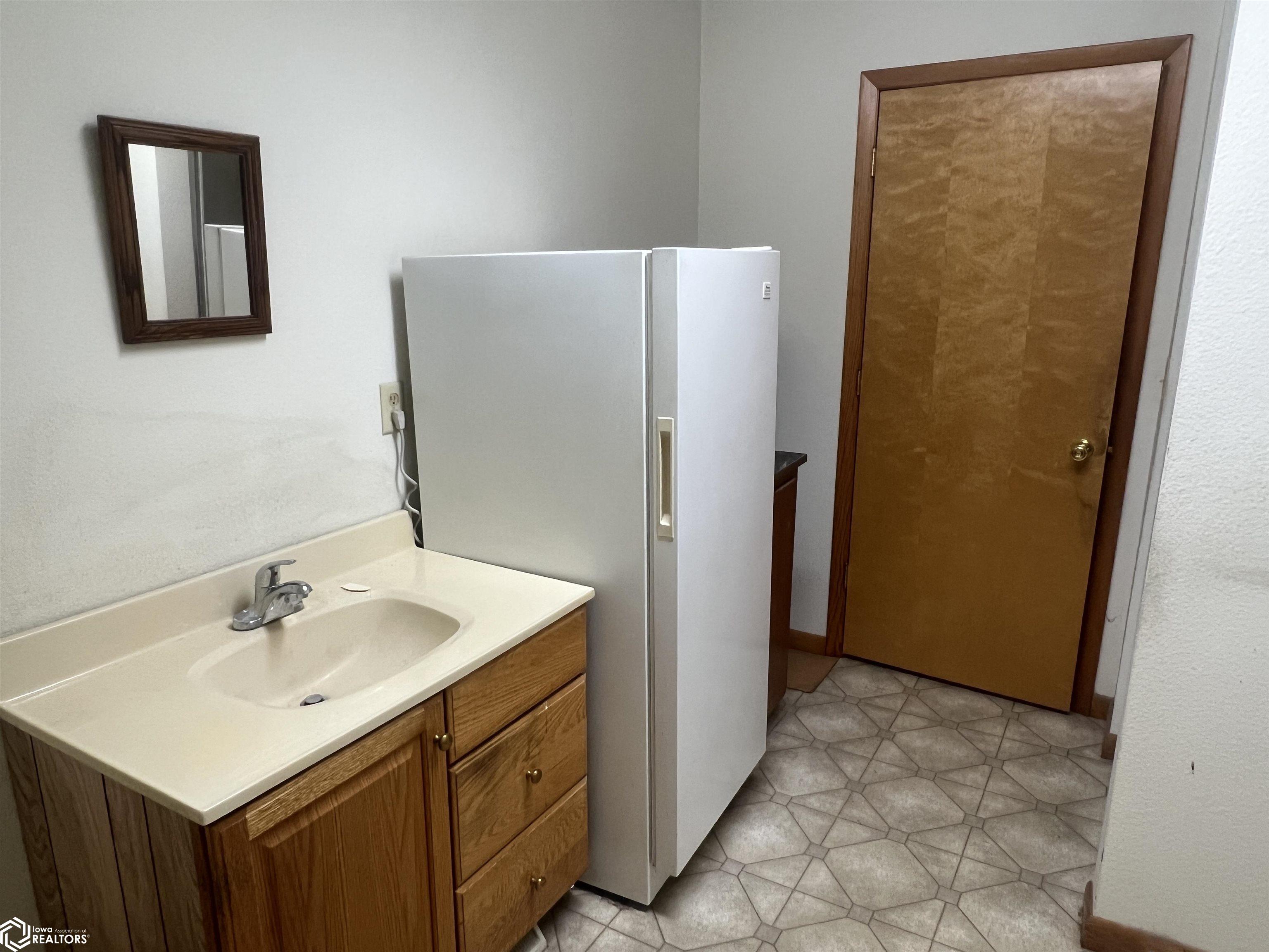 2146 S 32nd Street, Fairfield, Iowa image 9