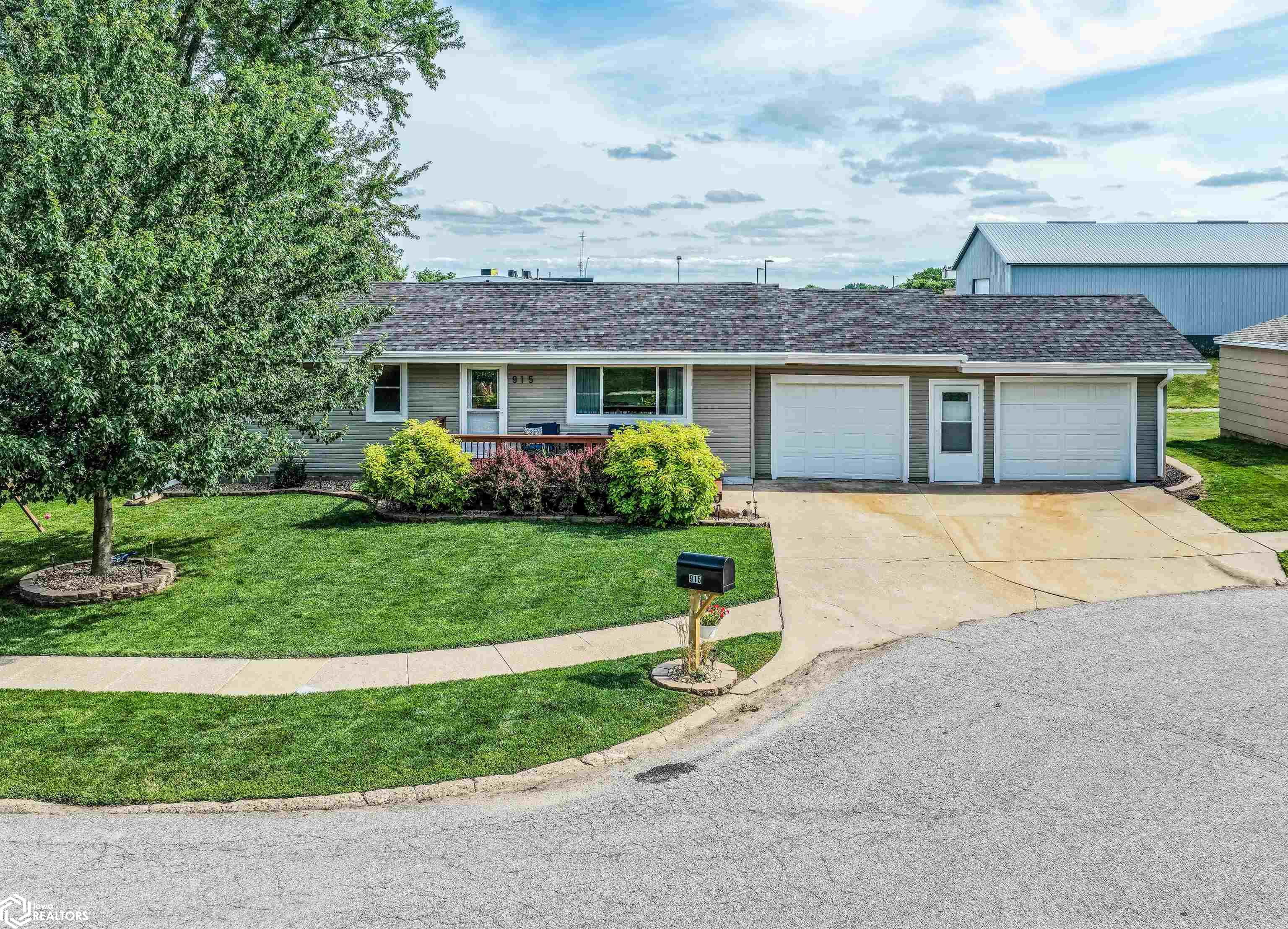 915 Maplecrest Drive, Harlan, Iowa image 2