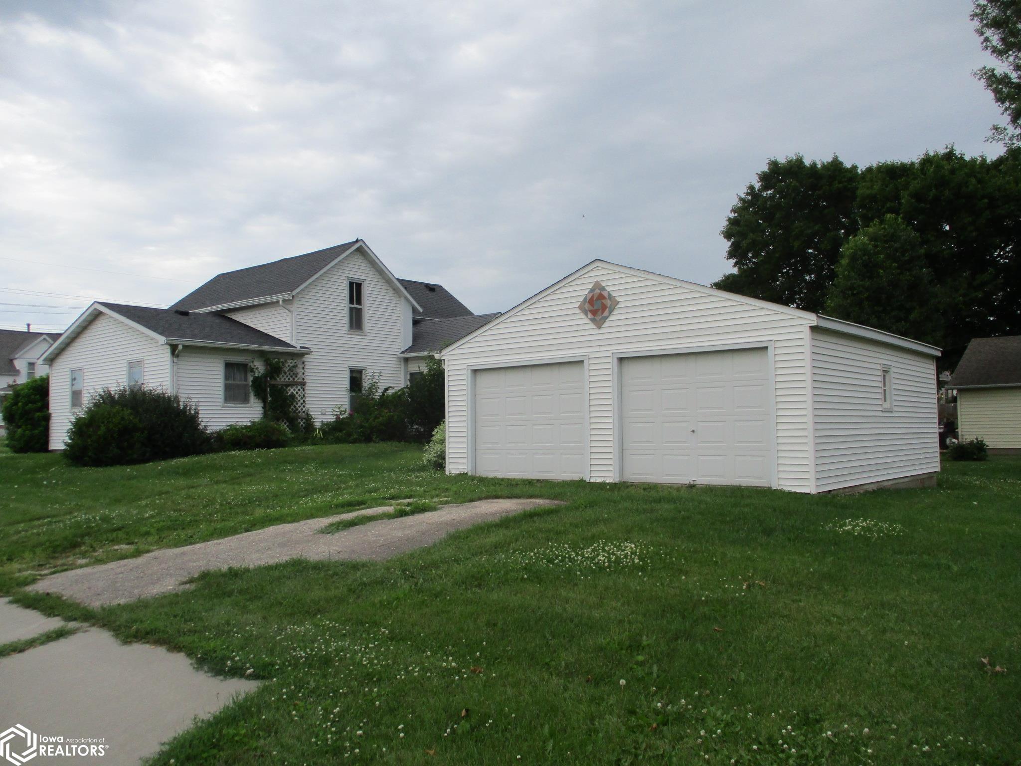 1008 Wilson Street, Dysart, Iowa image 3