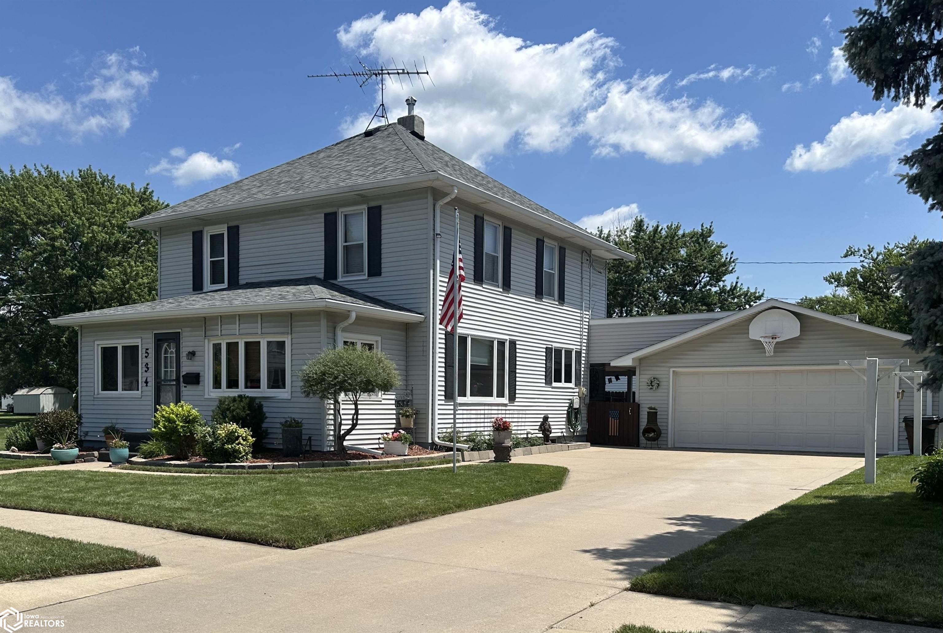 534 N 8th Street, Chariton, Iowa image 1
