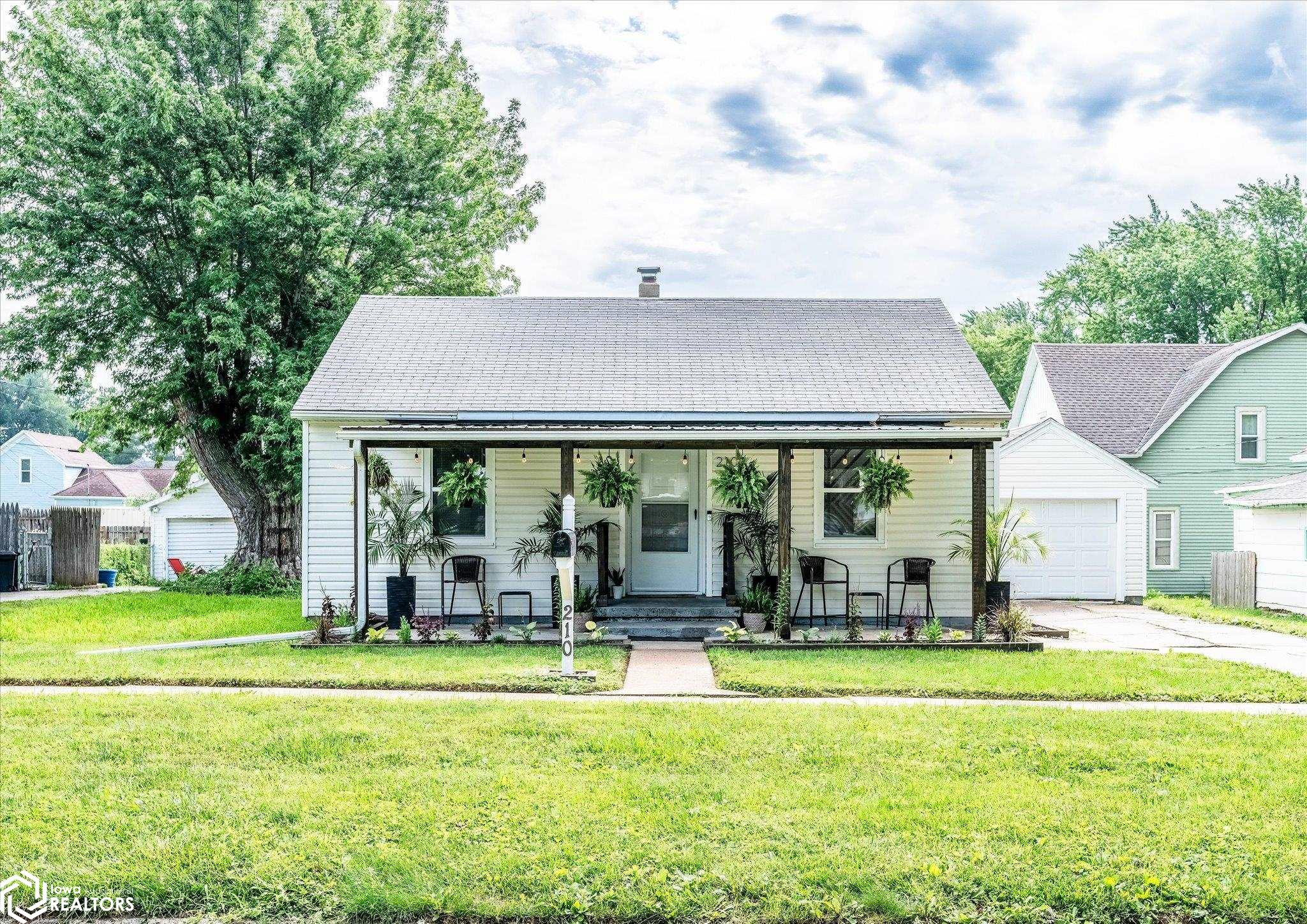 210 N Maple Avenue, Logan, Iowa image 1