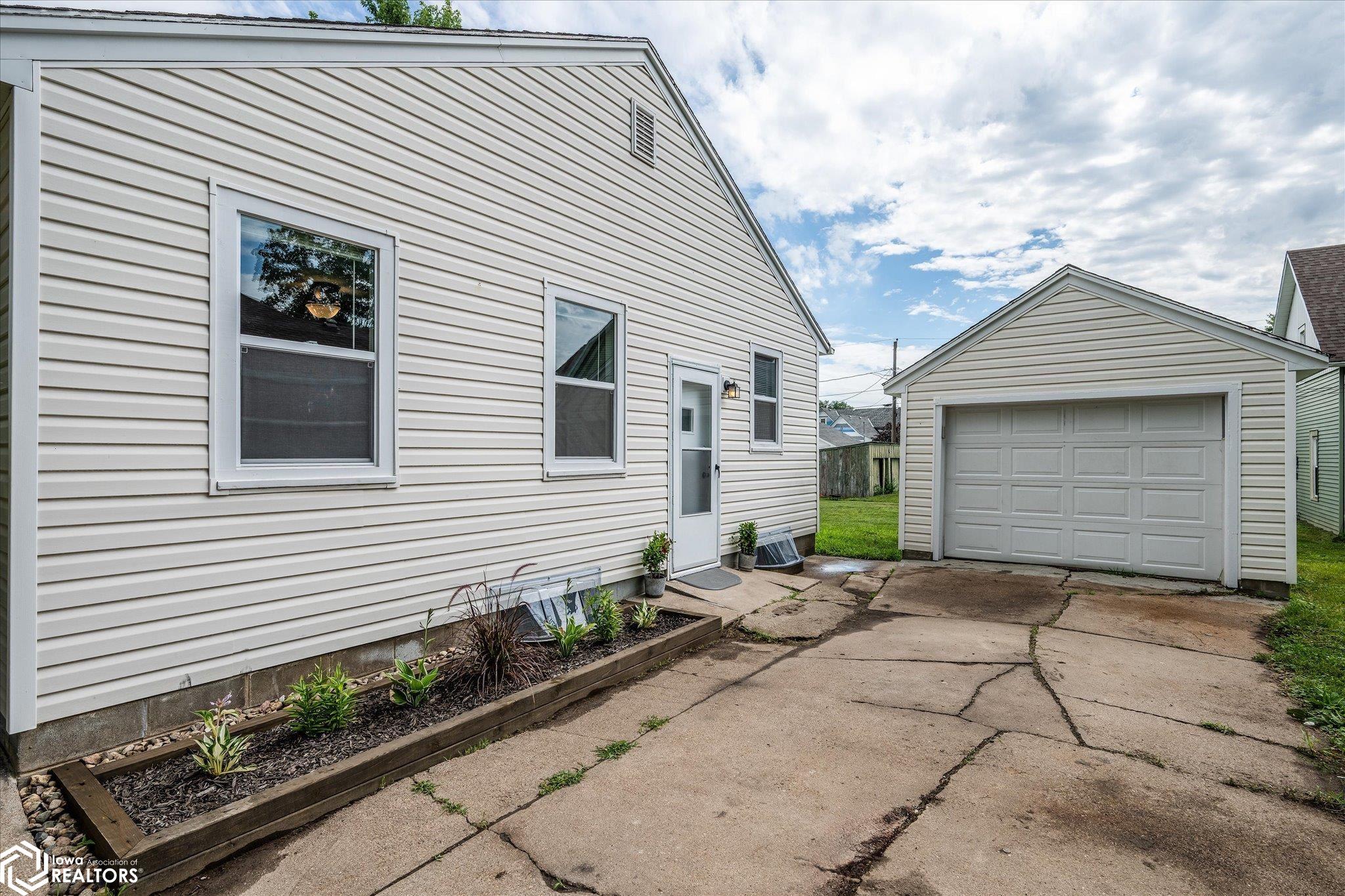 210 N Maple Avenue, Logan, Iowa image 31