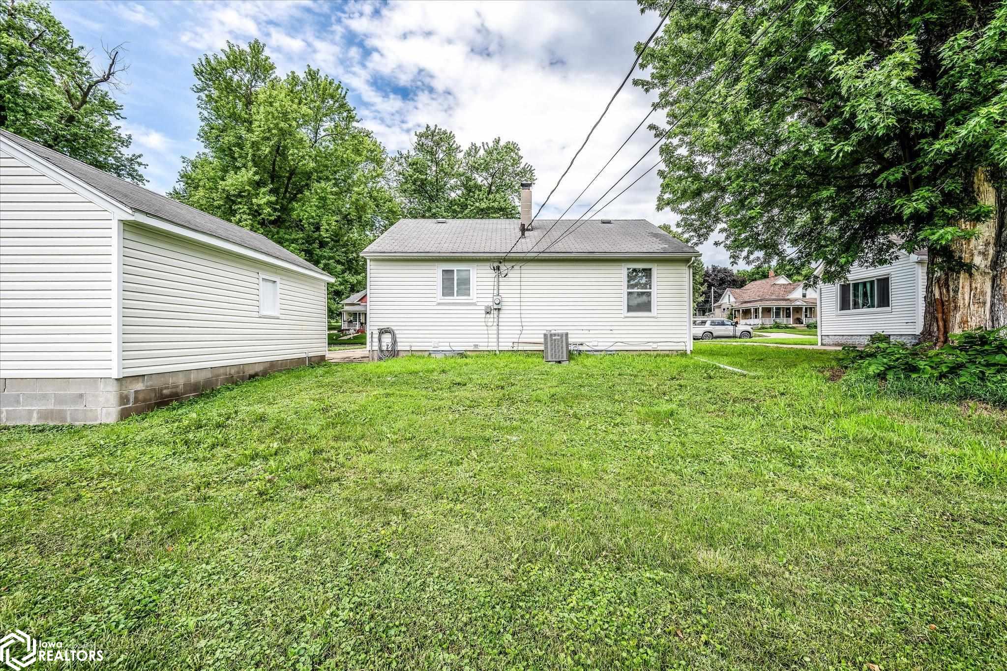 210 N Maple Avenue, Logan, Iowa image 33