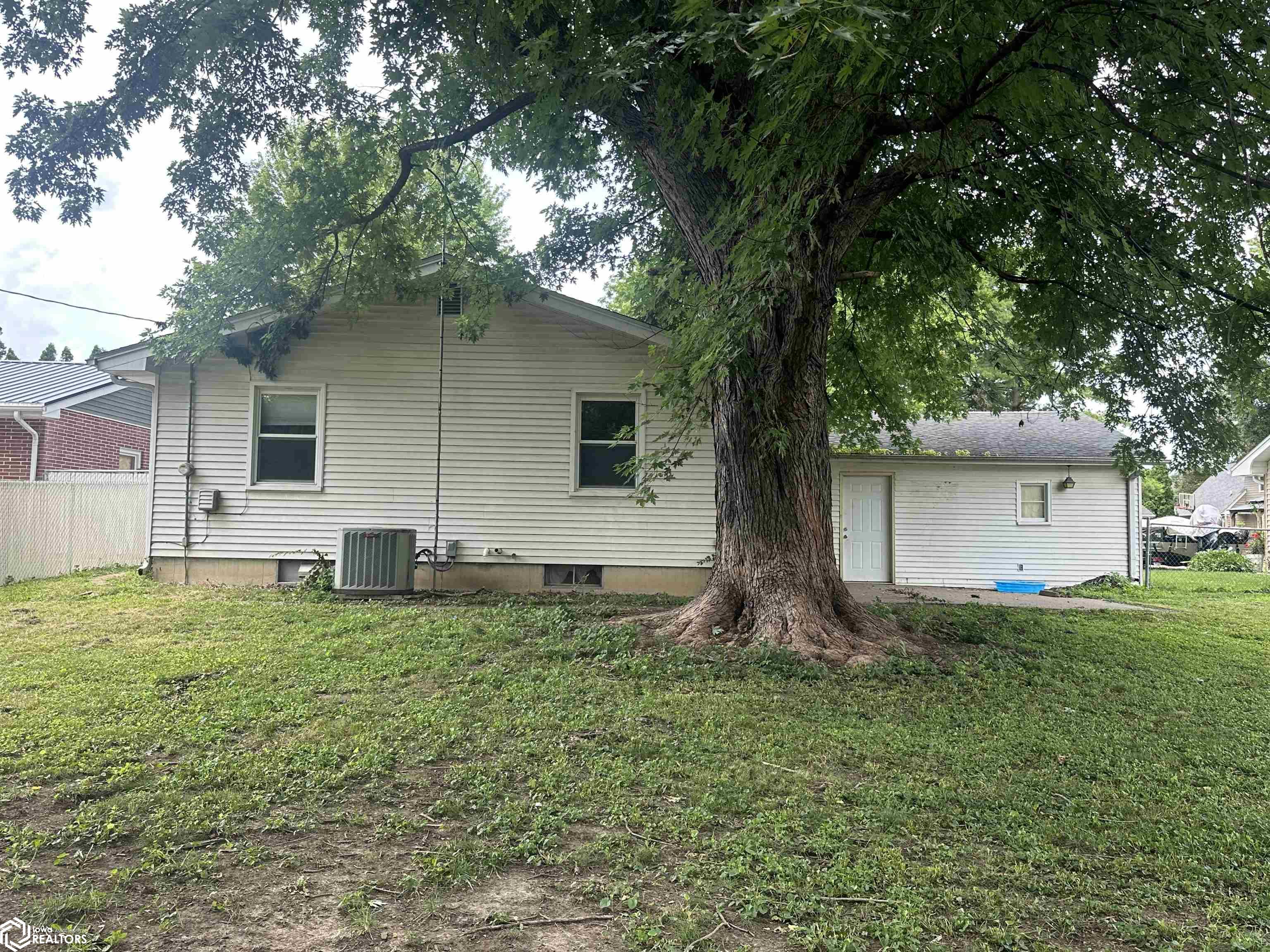2608 Crapo Drive, Burlington, Iowa image 2