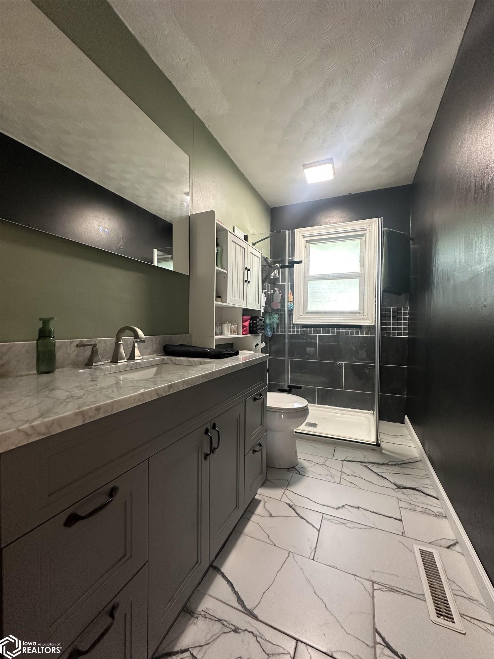 2608 Crapo Drive, Burlington, Iowa image 16