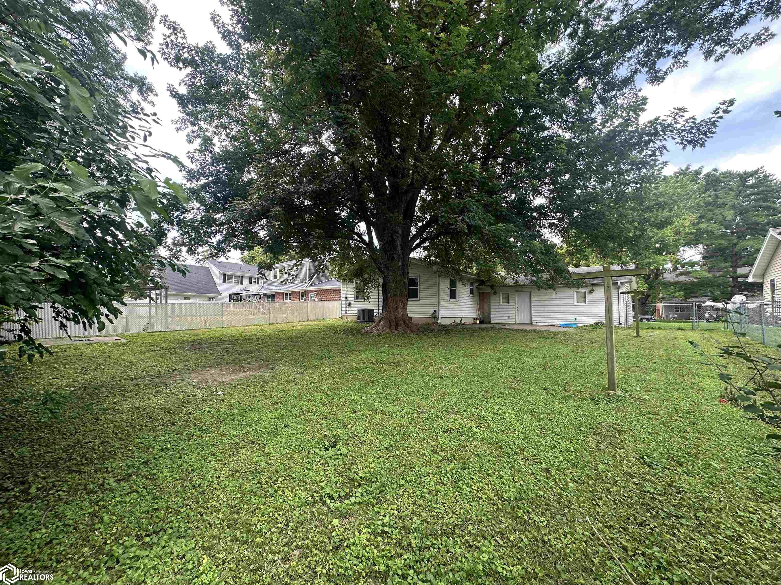 2608 Crapo Drive, Burlington, Iowa image 4