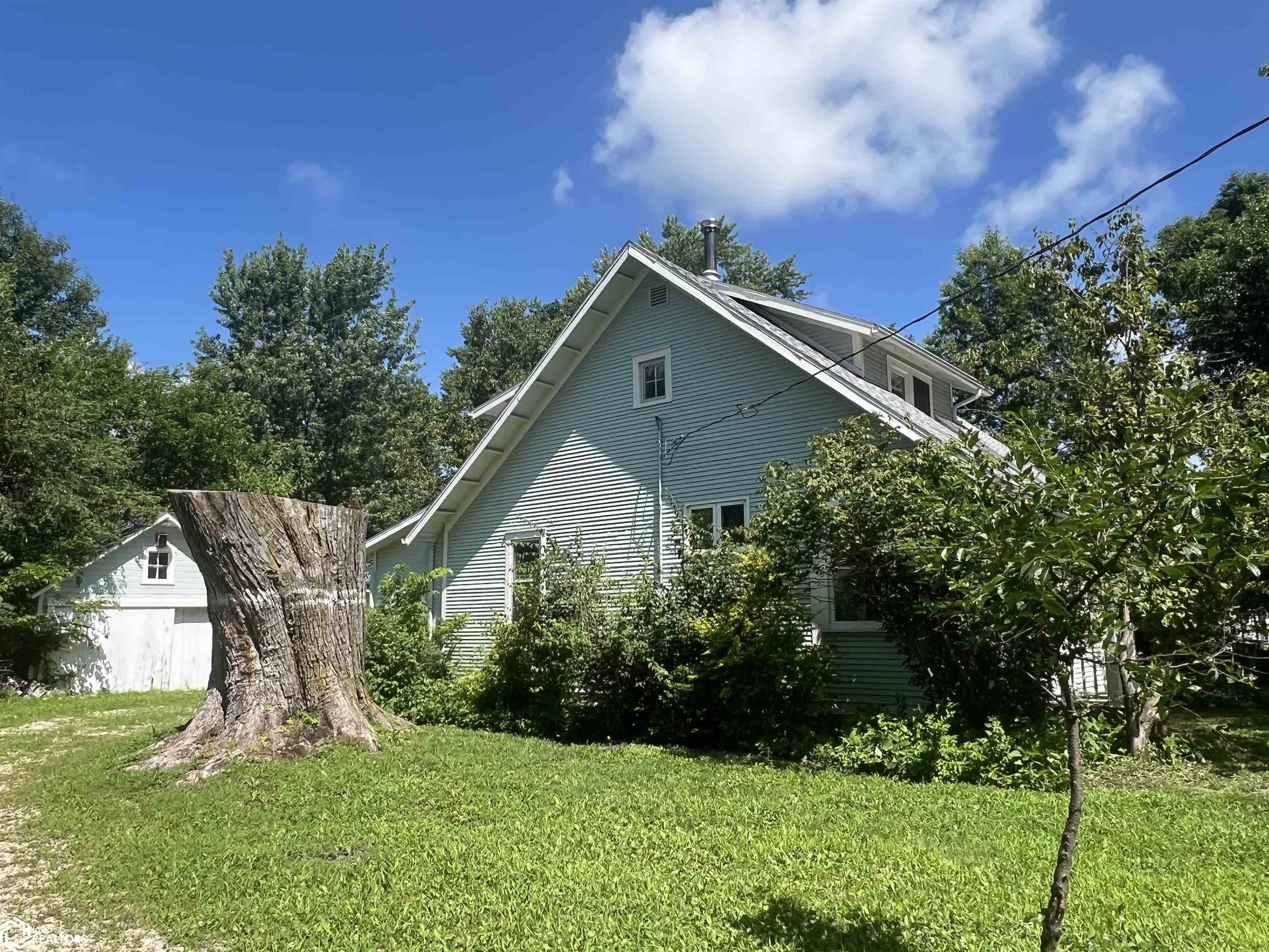 1110 S 5th Street, Fairfield, Iowa image 2