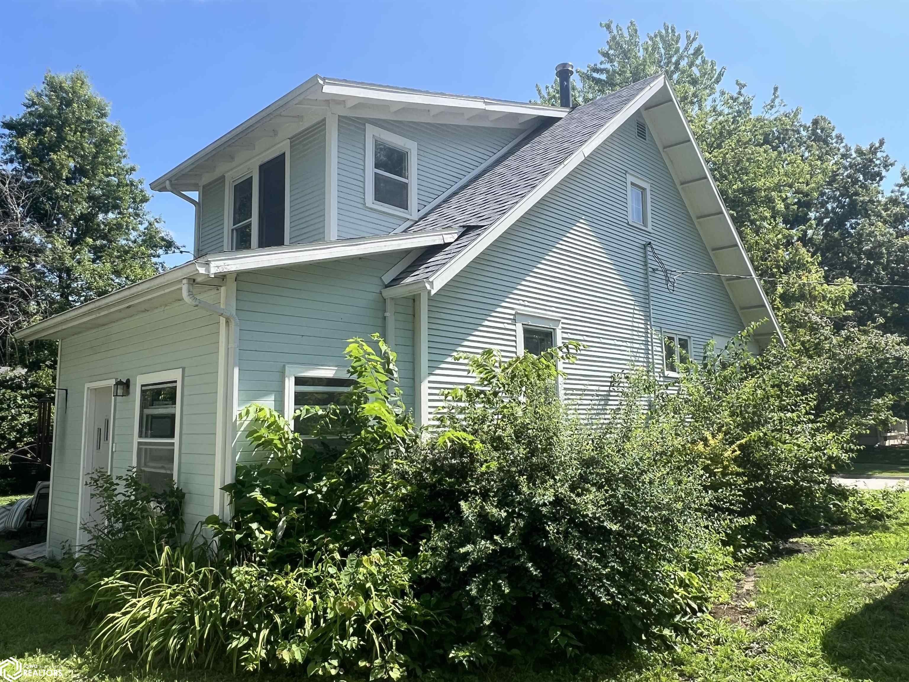 1110 S 5th Street, Fairfield, Iowa image 3