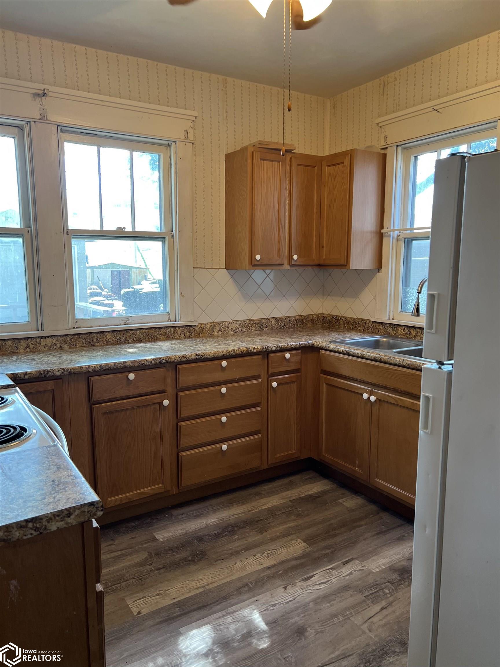 213 N Oak Street, Creston, Iowa image 12