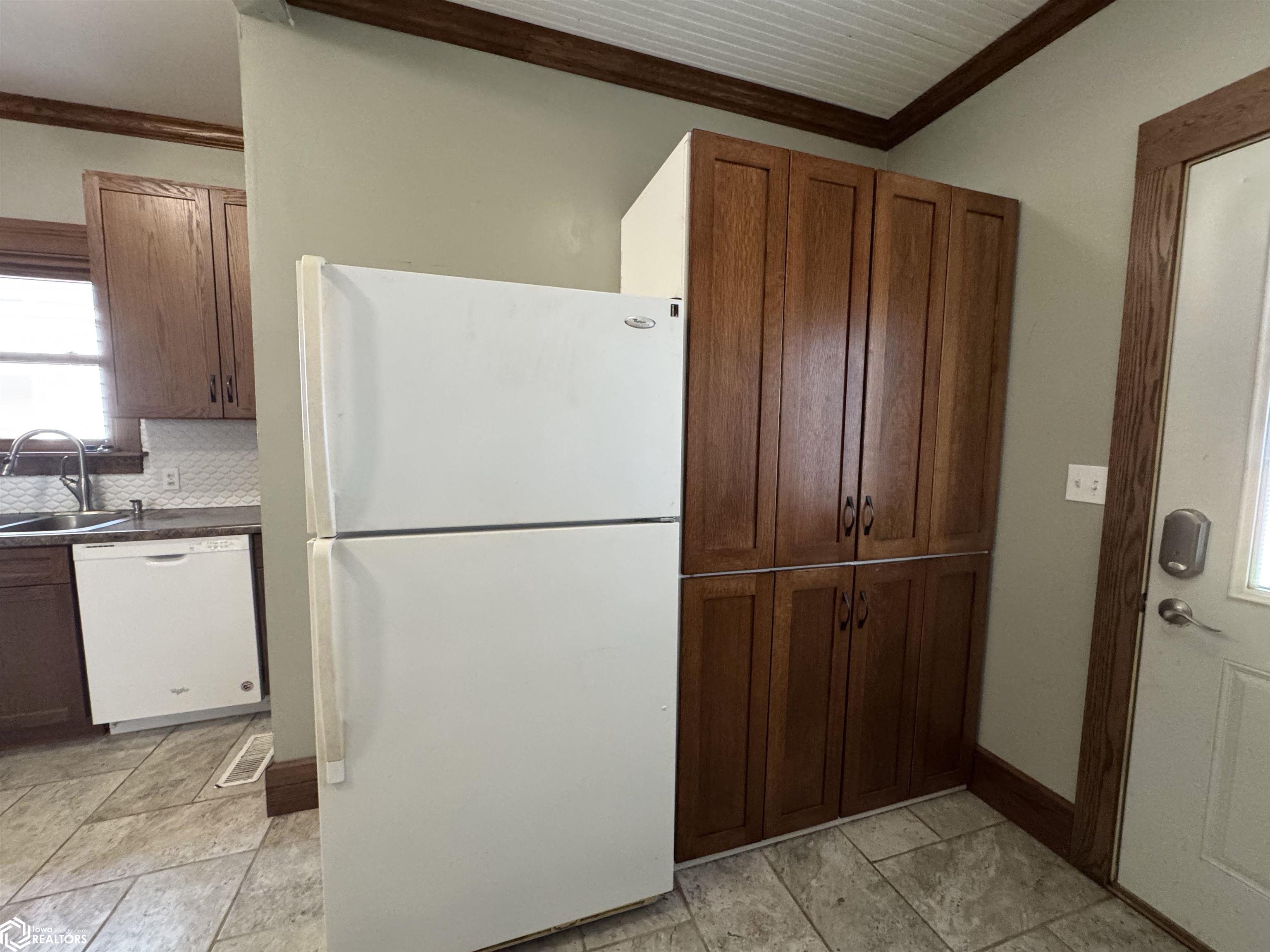 706 7th Avenue, Clear Lake, Iowa image 9