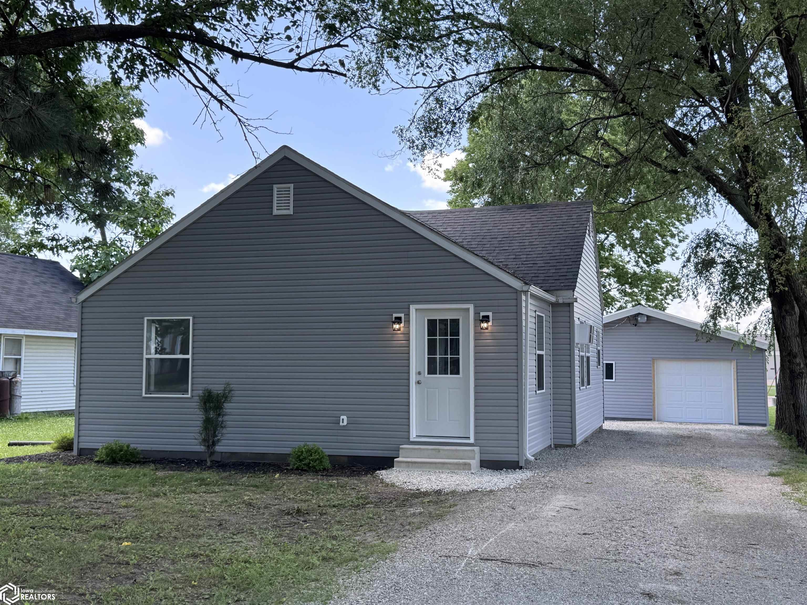 106 S 17th Street, Fairfield, Iowa image 1