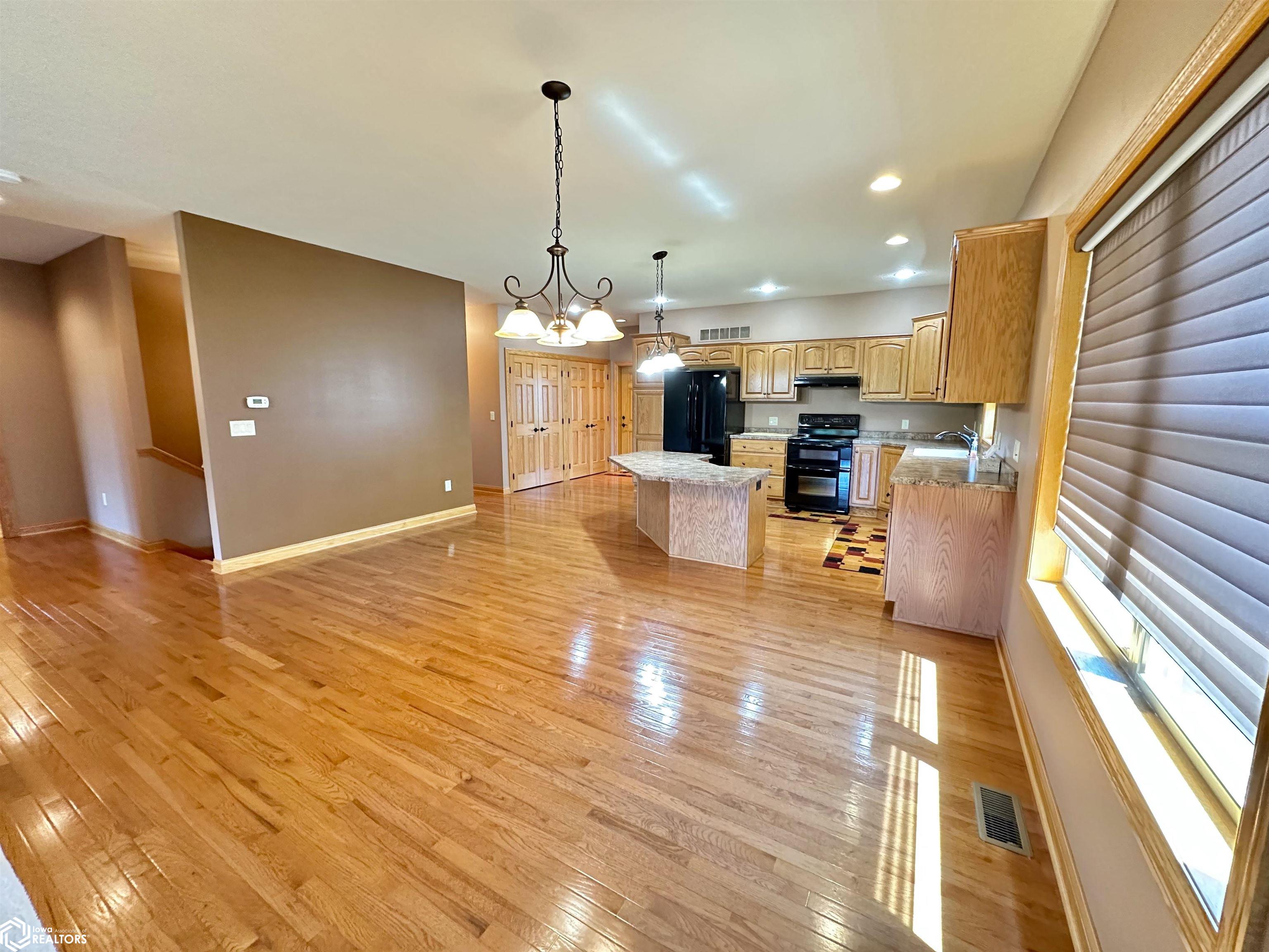 1929 Jewel Drive, Grinnell, Iowa image 14