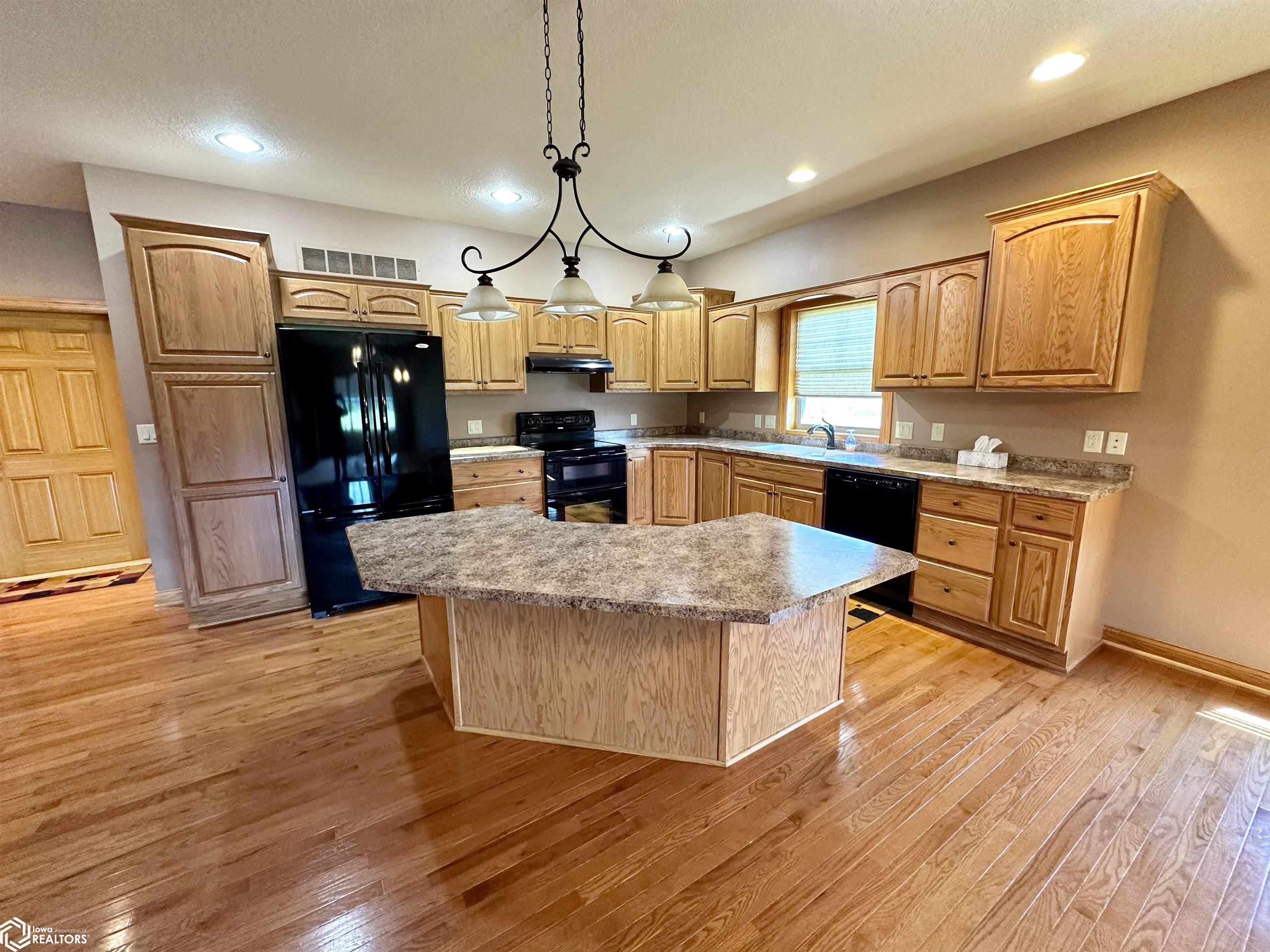 1929 Jewel Drive, Grinnell, Iowa image 6