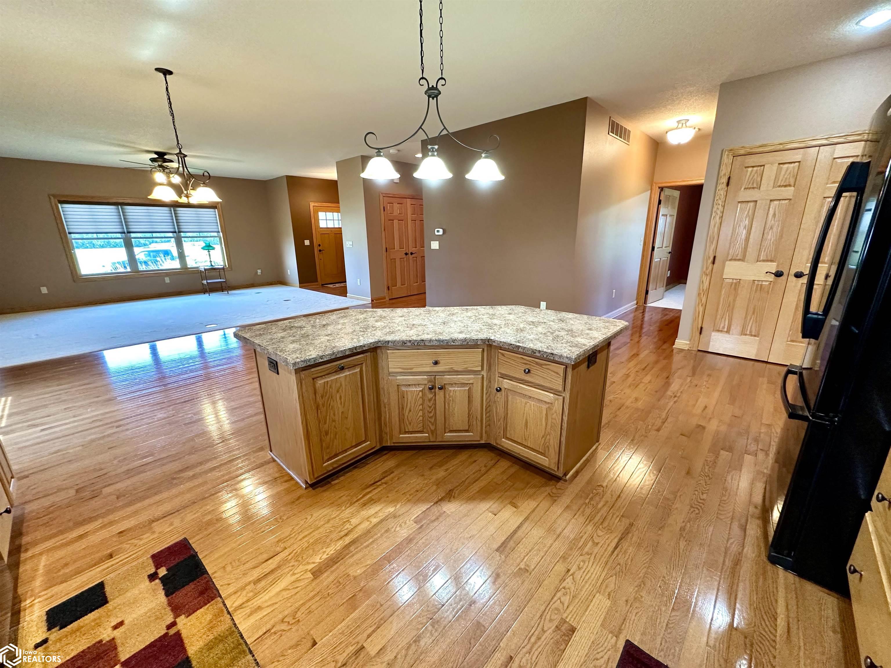 1929 Jewel Drive, Grinnell, Iowa image 9
