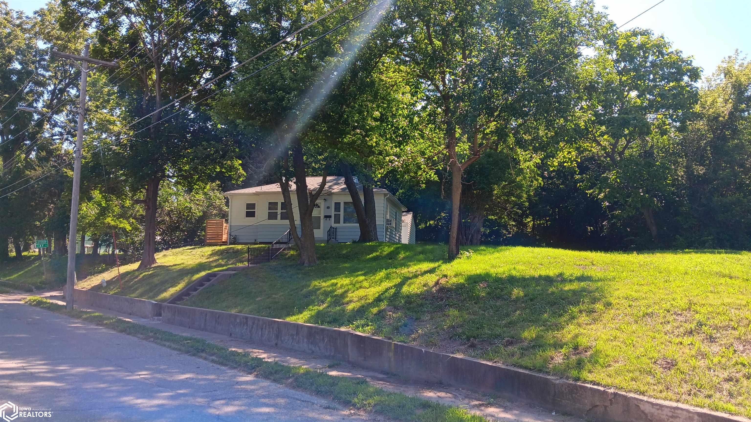 608 N Jefferson Street, Ottumwa, Iowa image 3