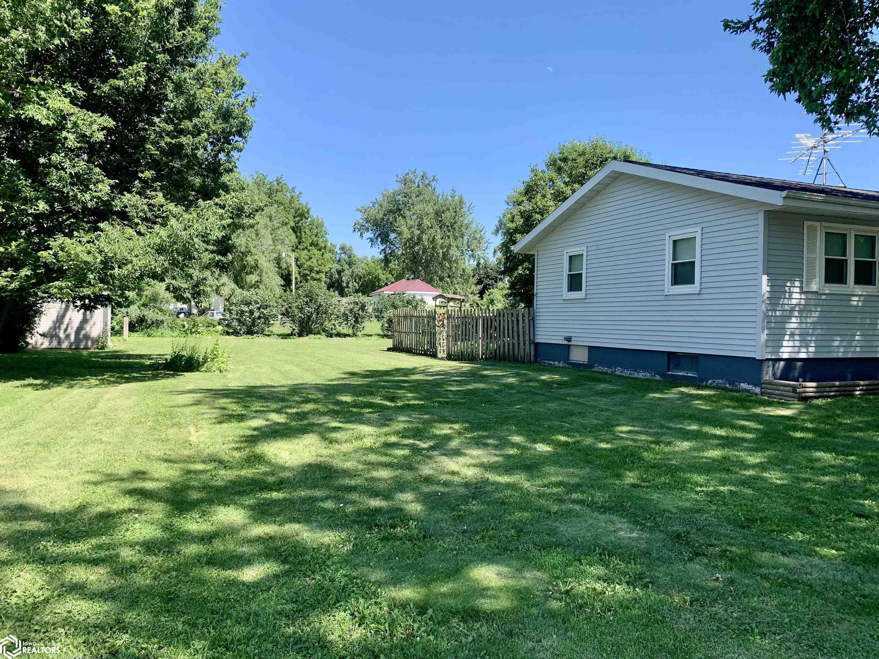 401 16th Street, Grand Junction, Iowa image 28