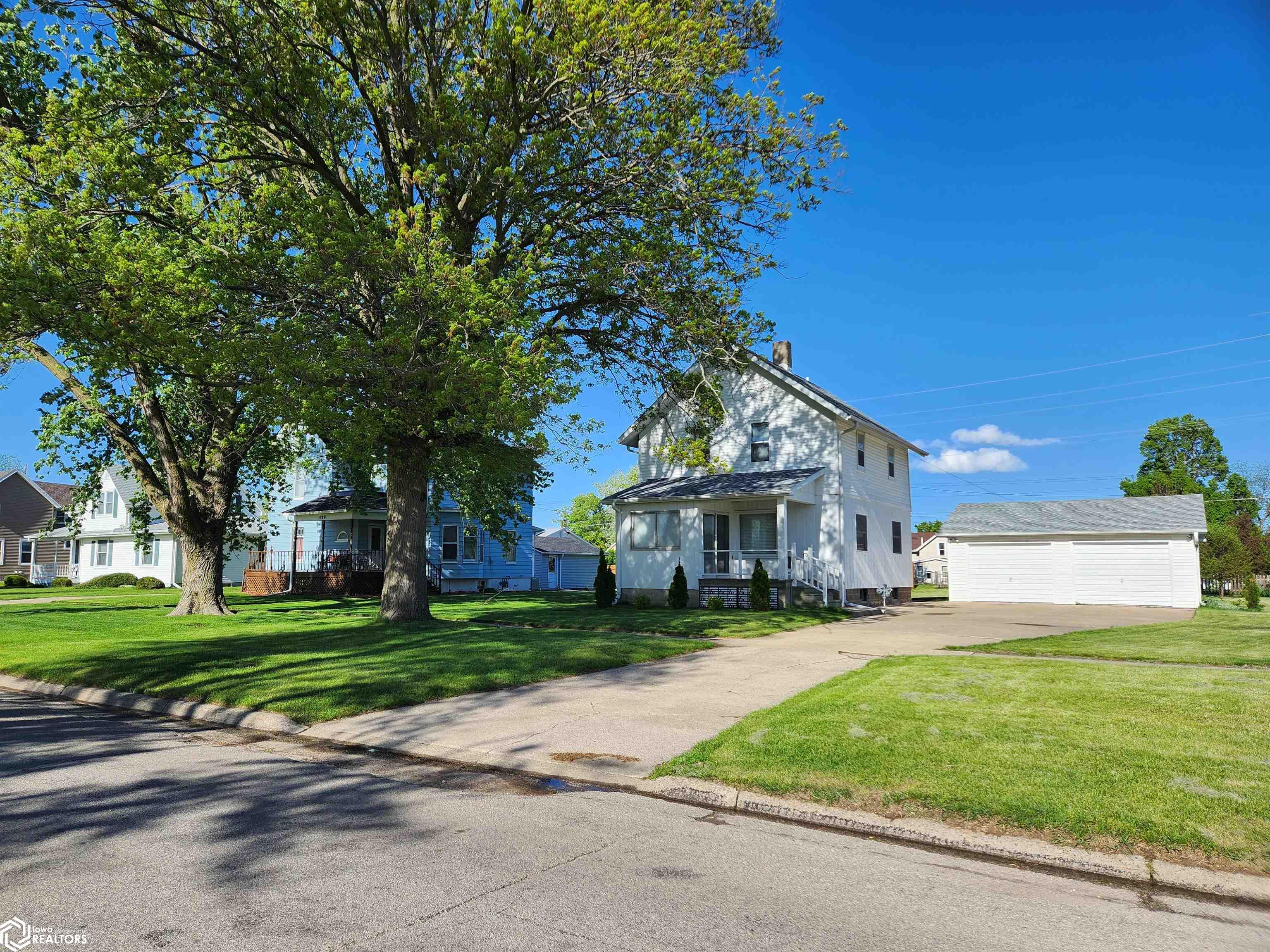 416 Broad Street, Grinnell, Iowa image 1