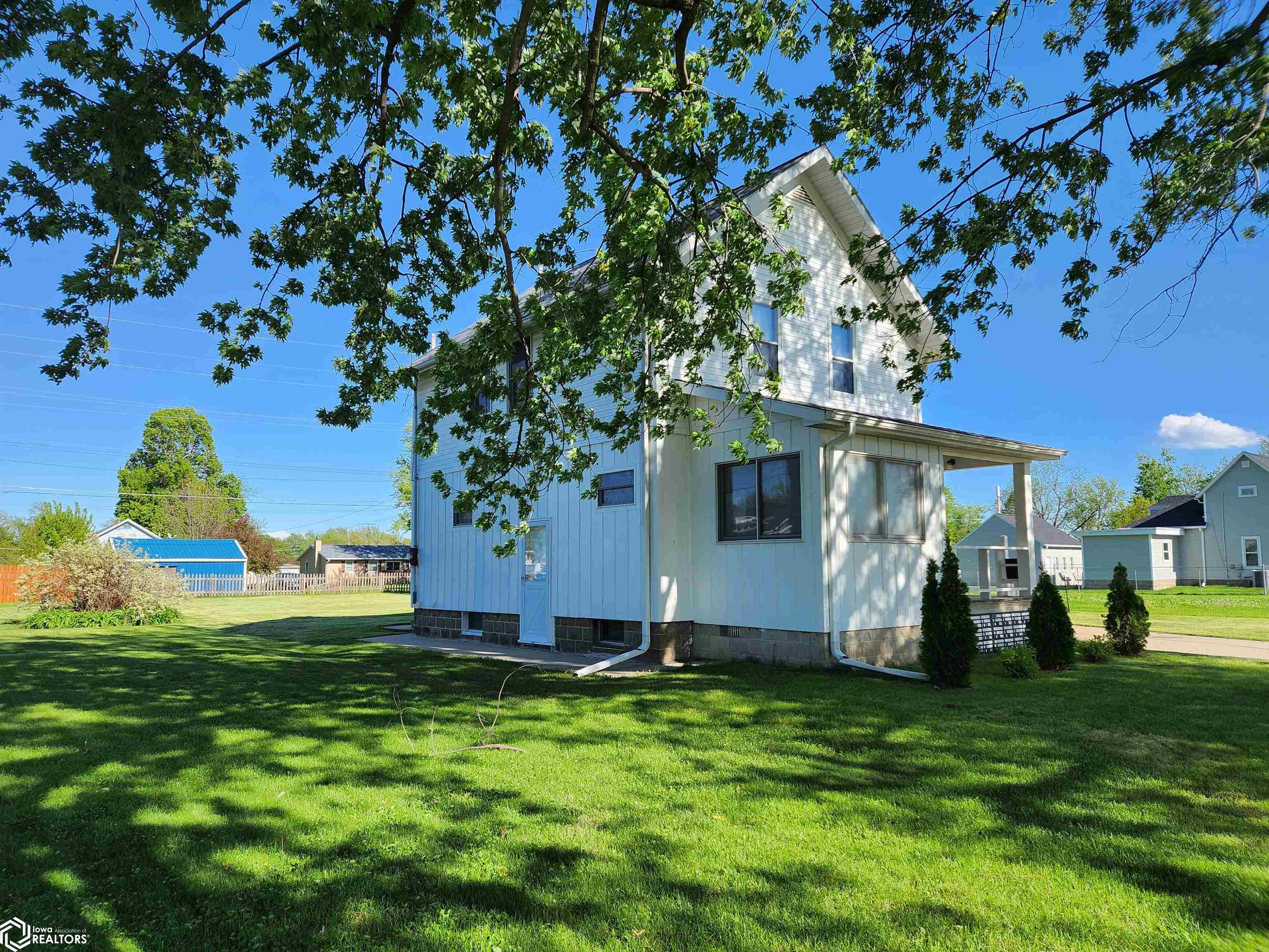 416 Broad Street, Grinnell, Iowa image 2