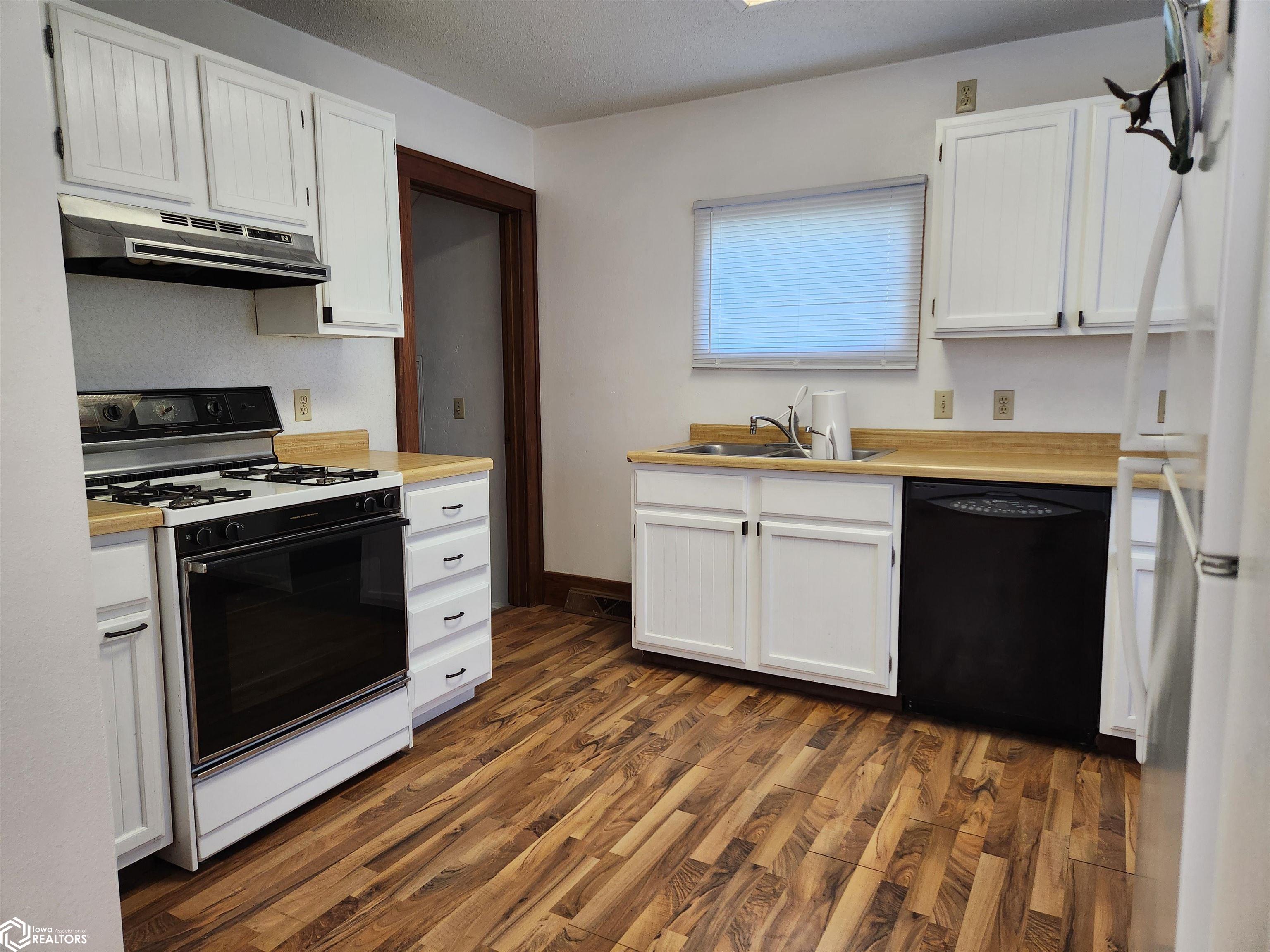 416 Broad Street, Grinnell, Iowa image 13
