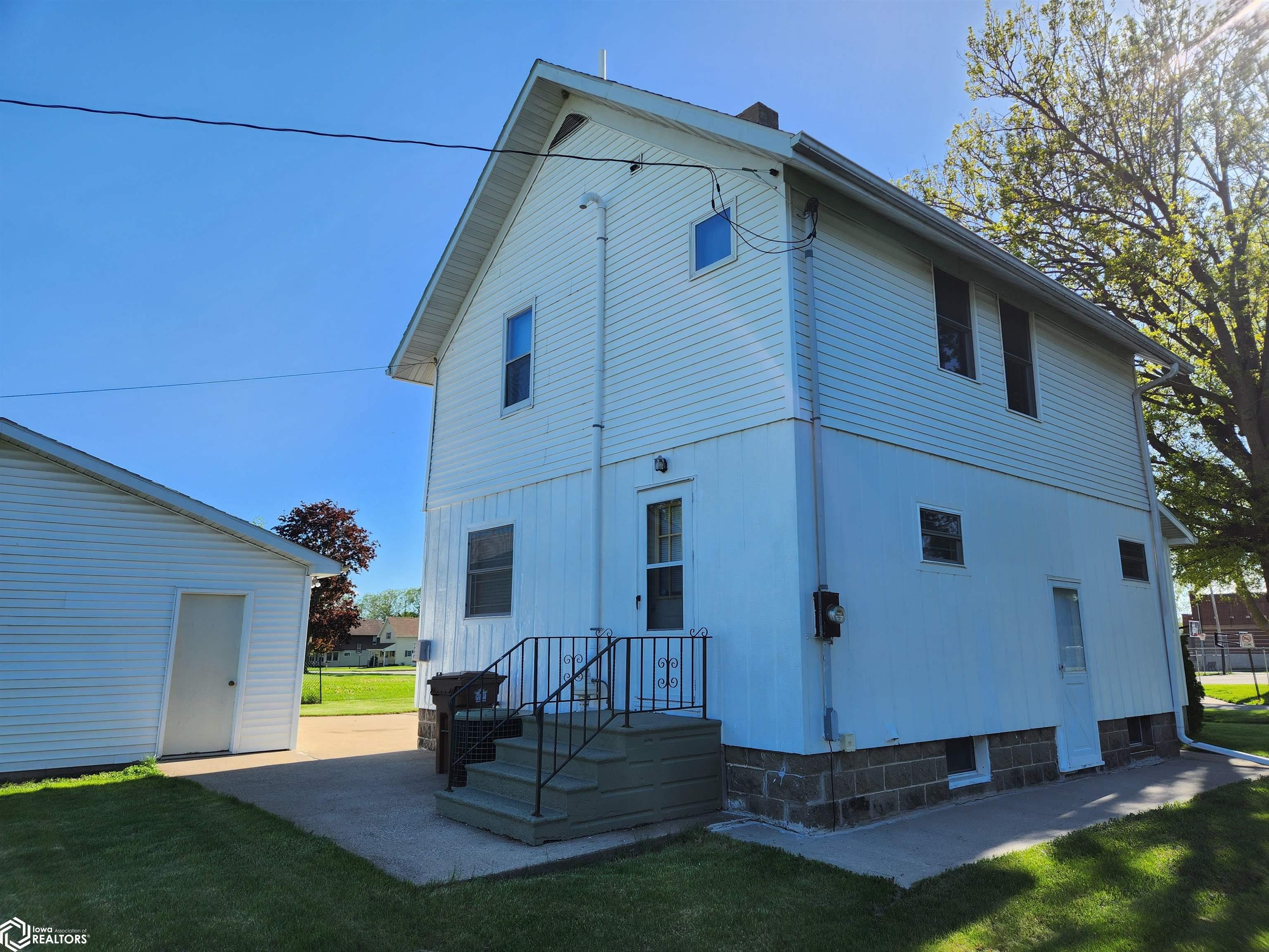 416 Broad Street, Grinnell, Iowa image 4