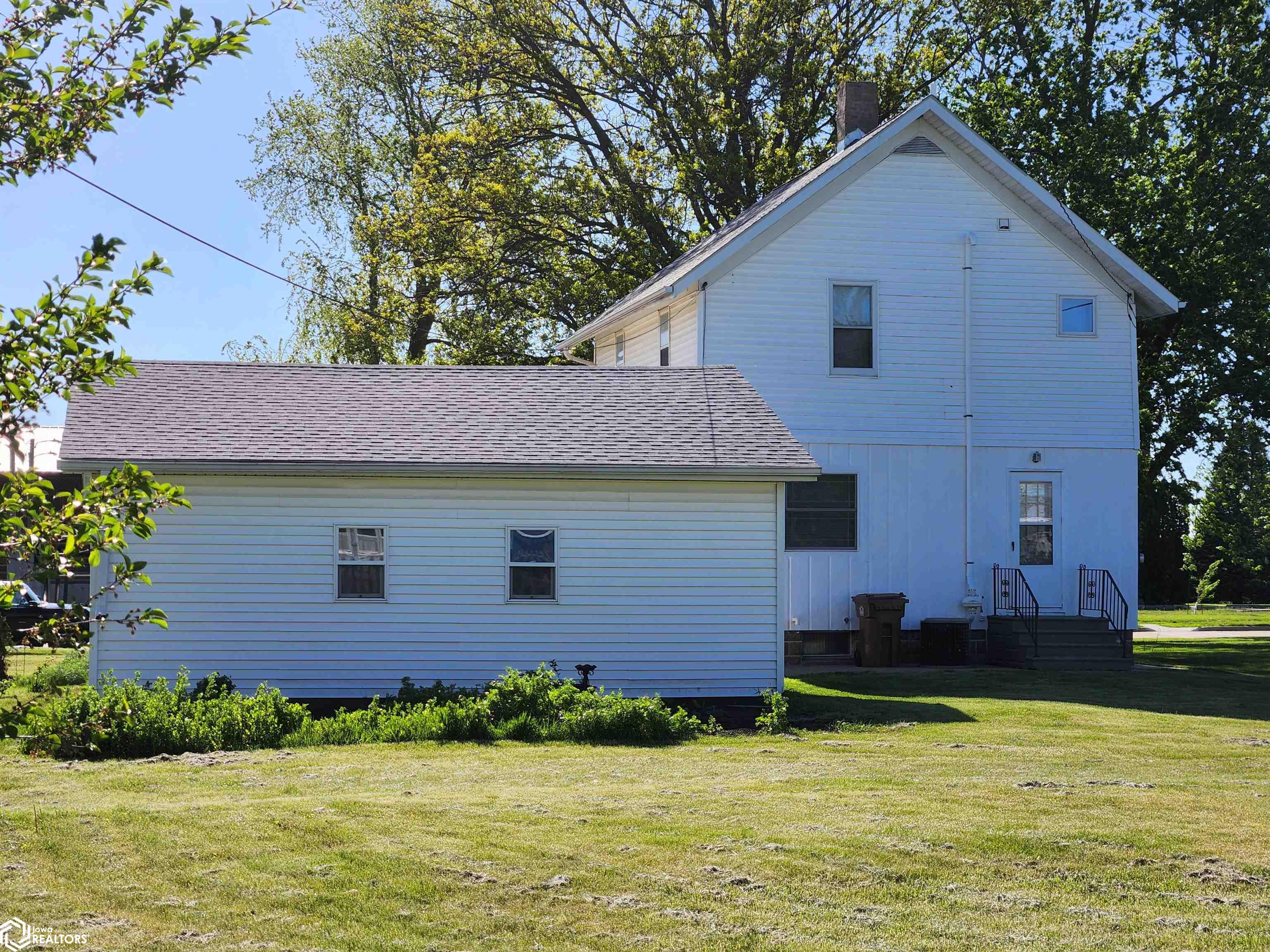 416 Broad Street, Grinnell, Iowa image 5