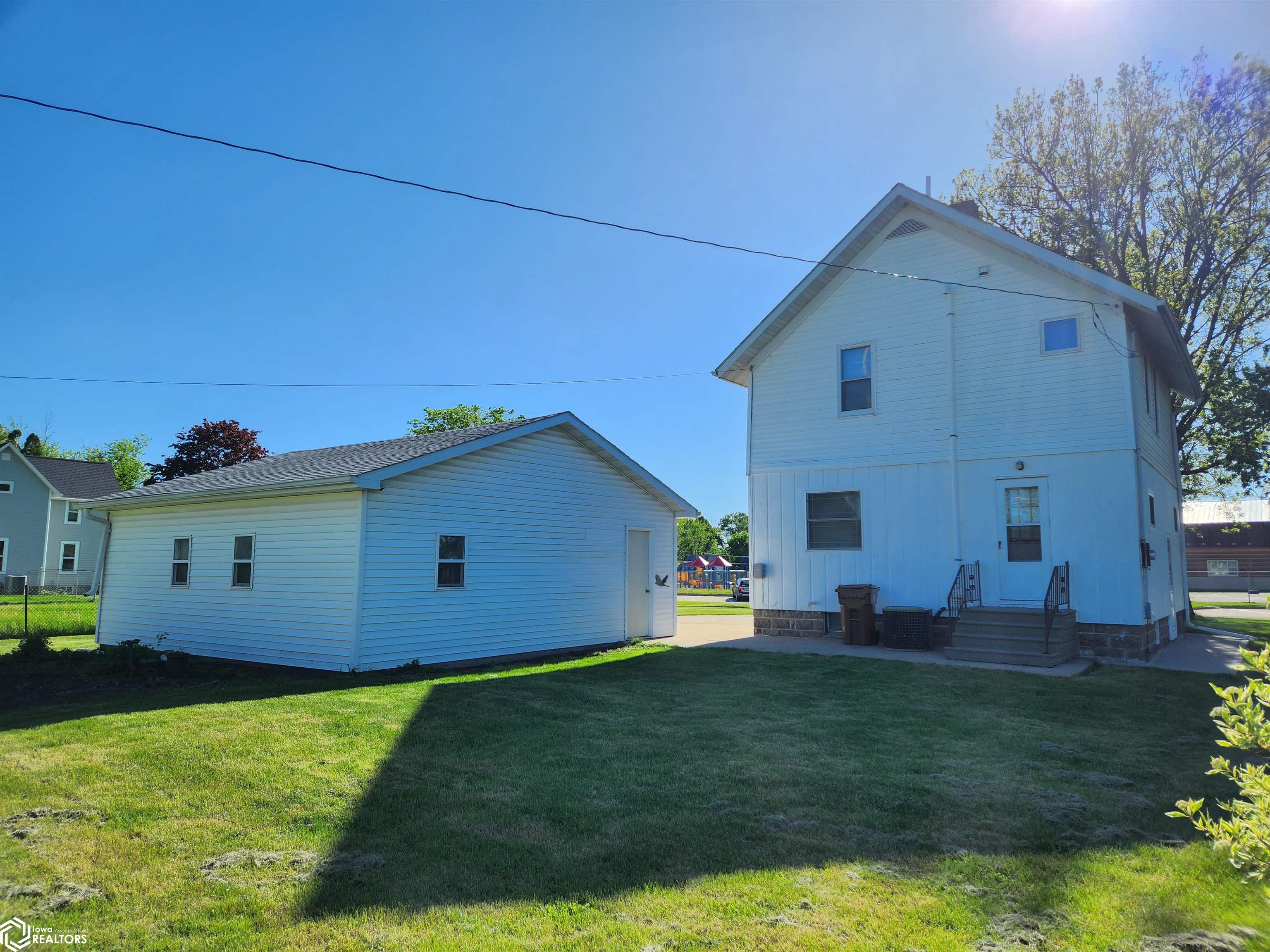 416 Broad Street, Grinnell, Iowa image 7