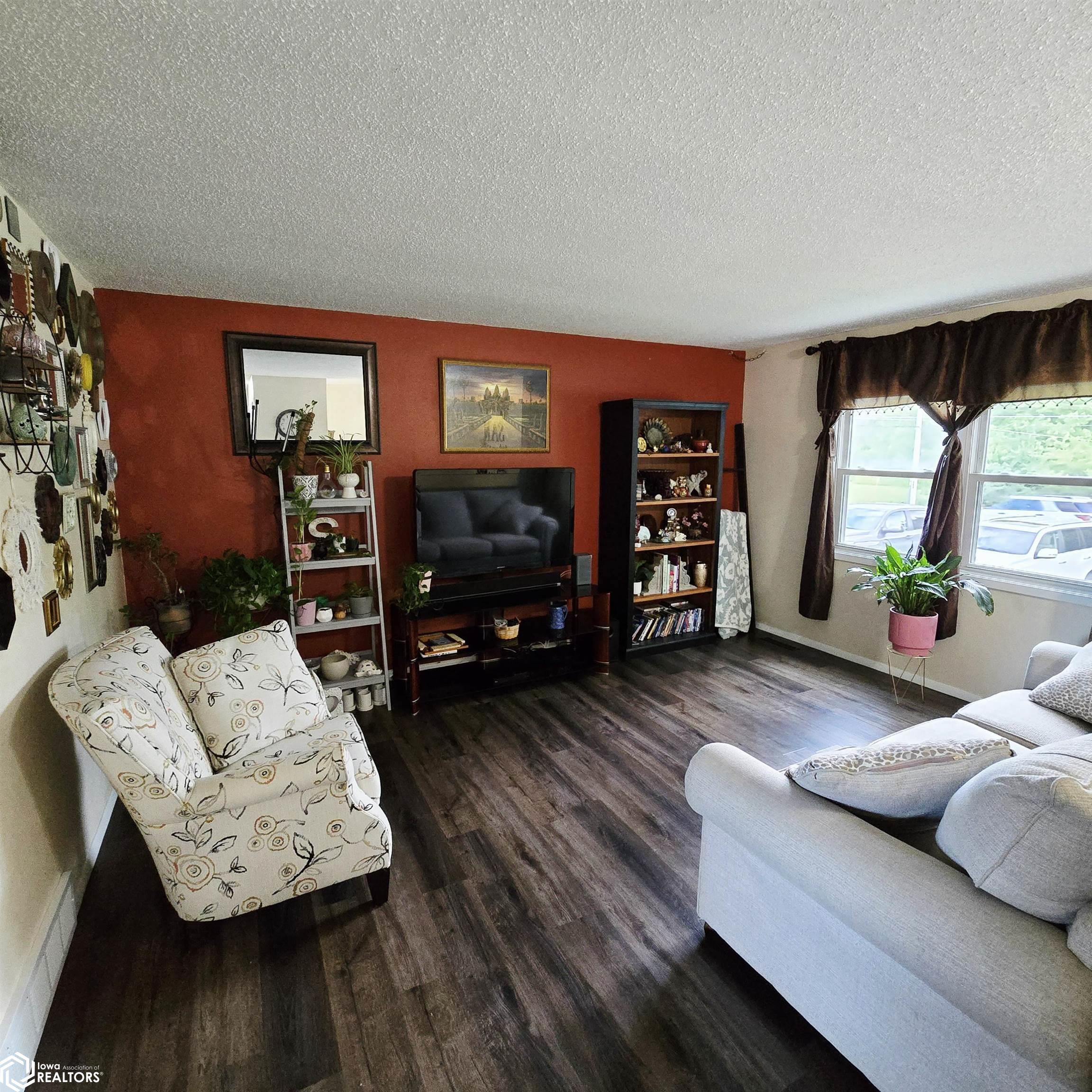 1009 15th Avenue, Oskaloosa, Iowa image 2