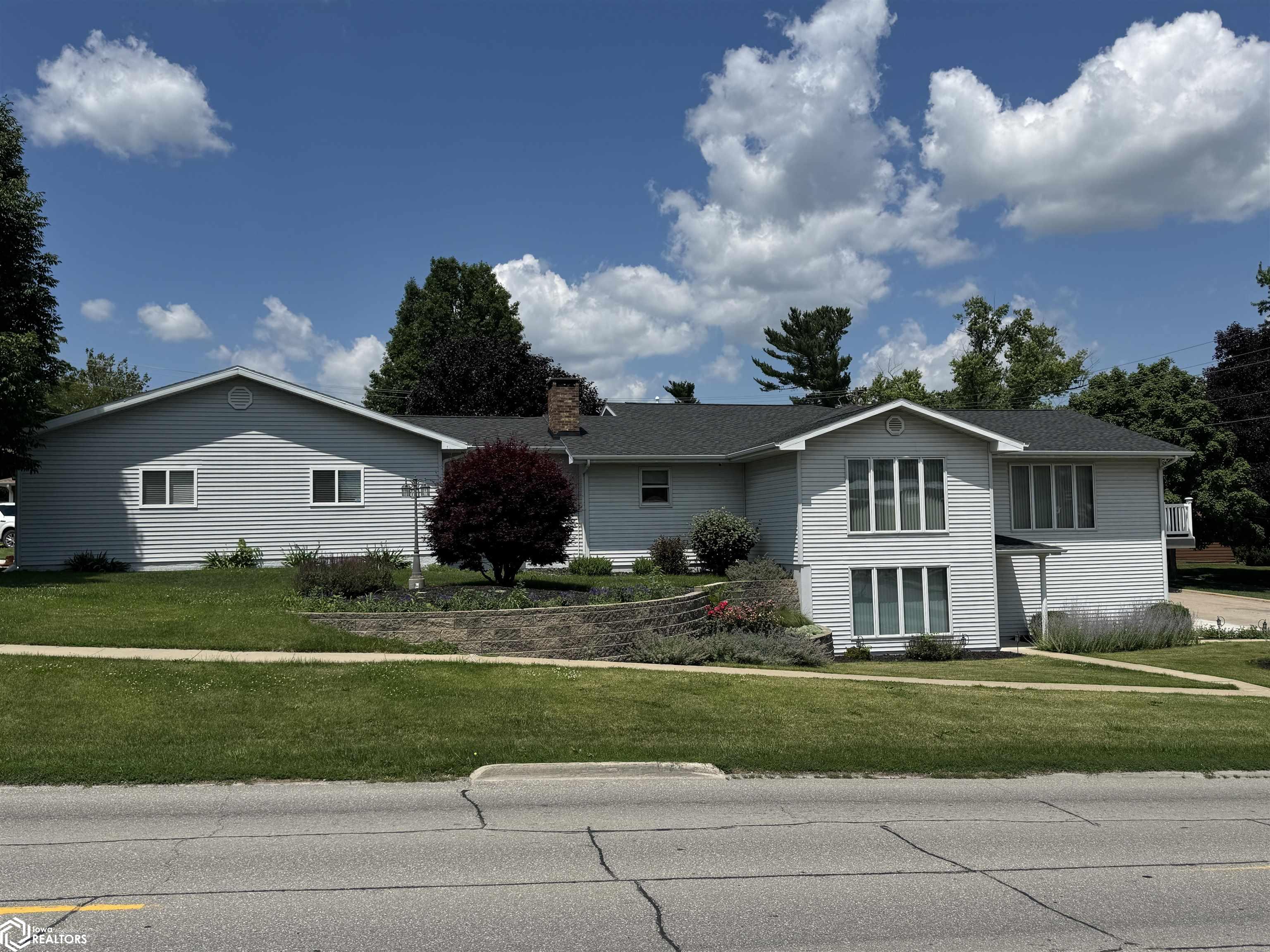 320 E Jackson Street, Sigourney, Iowa image 1