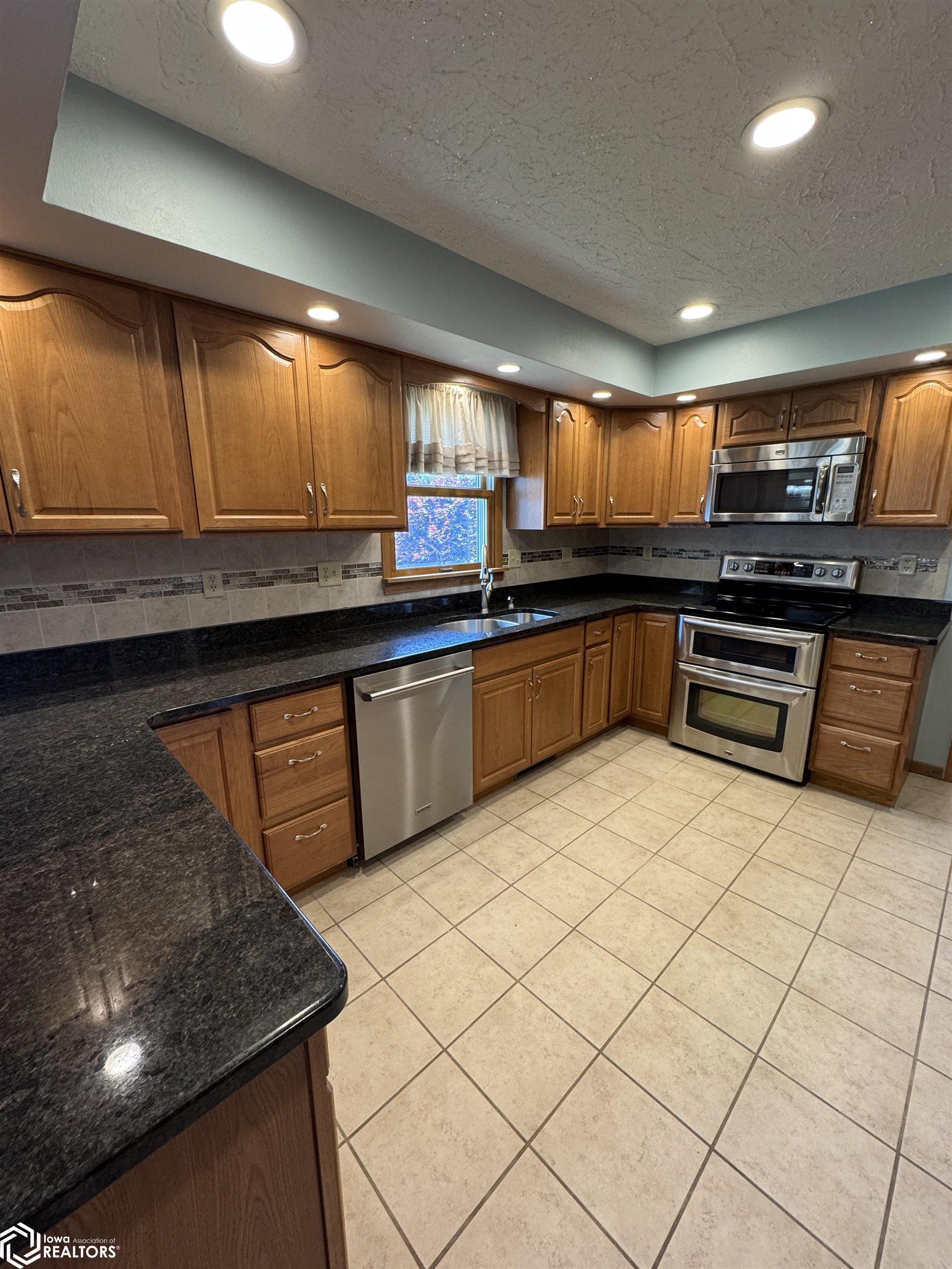 320 E Jackson Street, Sigourney, Iowa image 3
