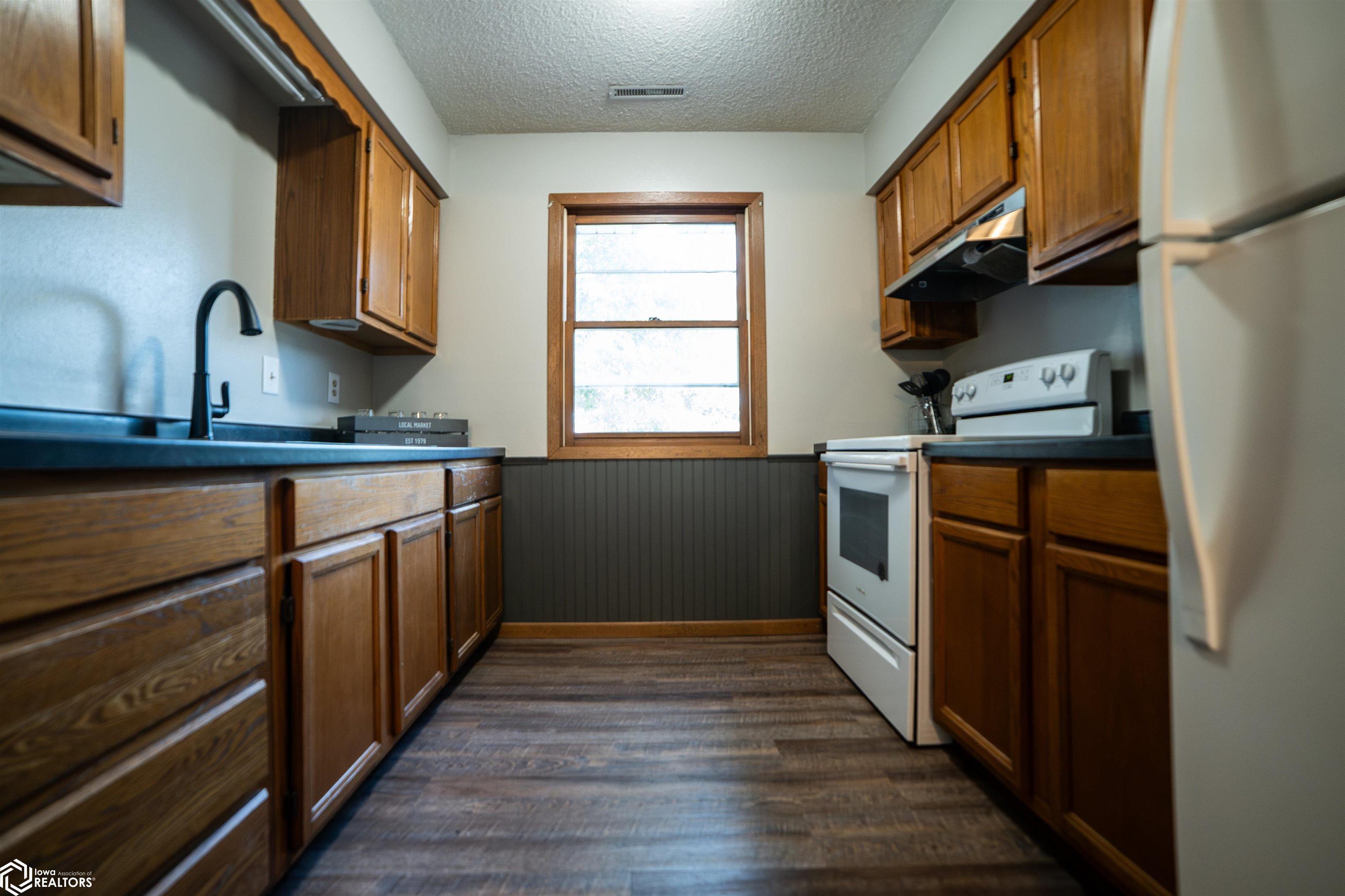 1111 Mabel Street, Oskaloosa, Iowa image 9