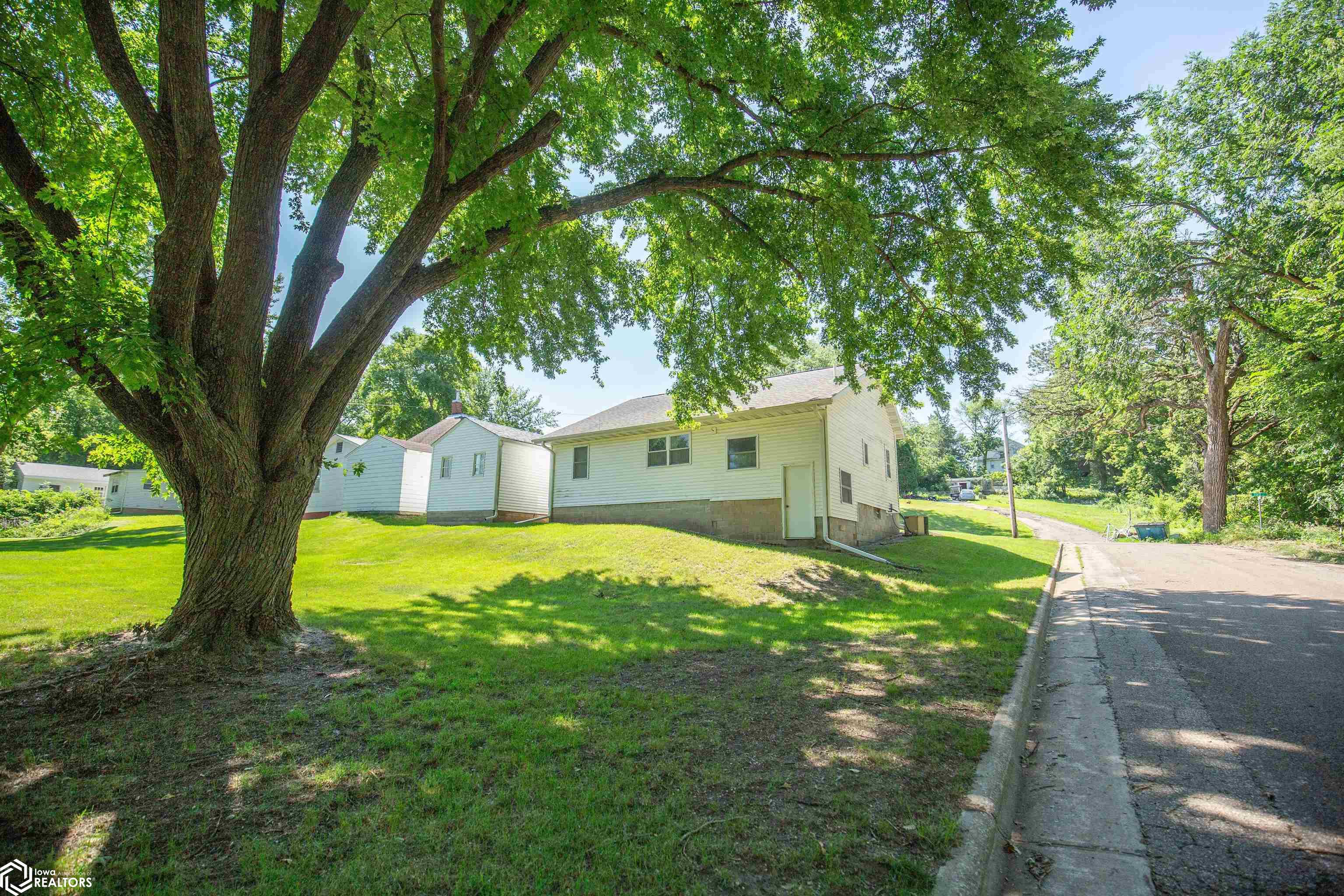 720 W State Street, Algona, Iowa image 25