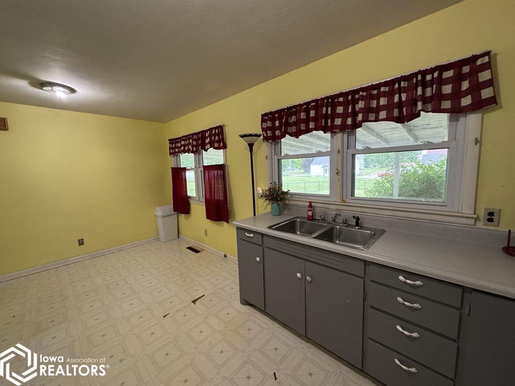 603 N Davis Street, Bloomfield, Iowa image 19