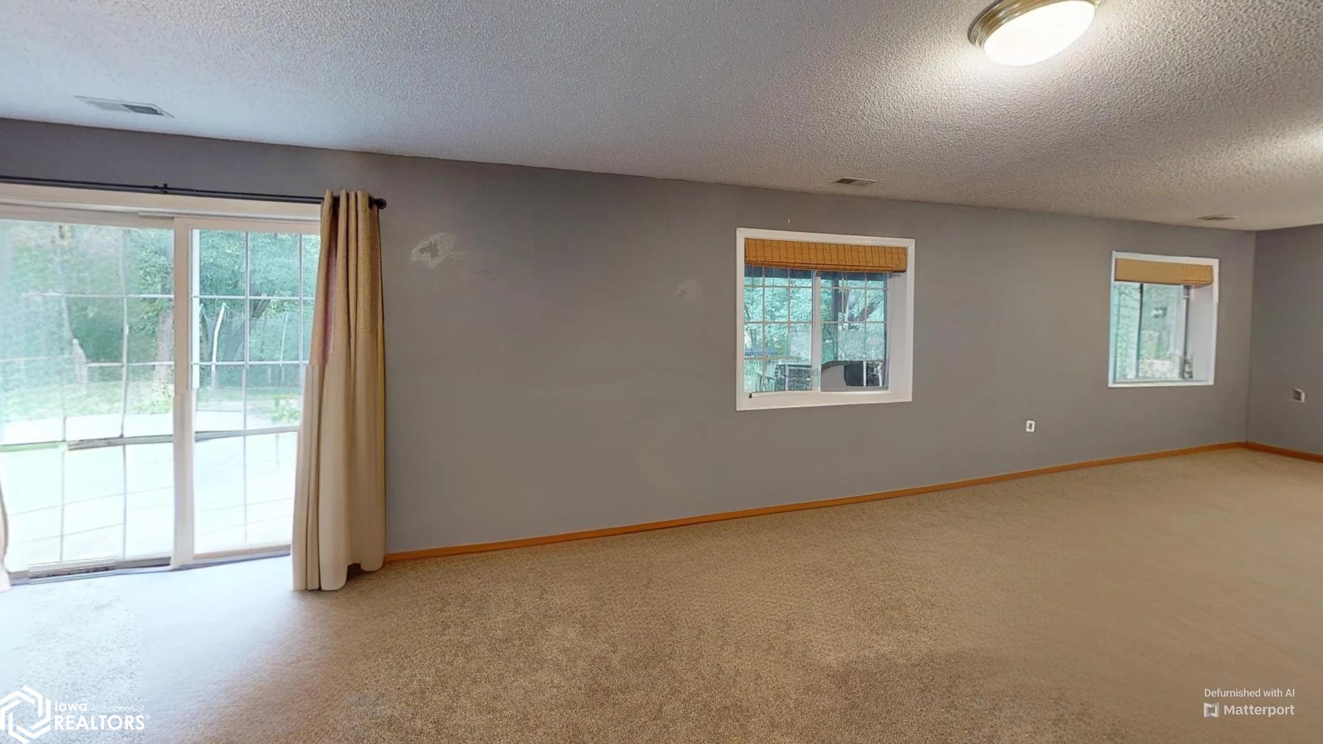 1521 Lone Oak Circle, Fairfield, Iowa image 29