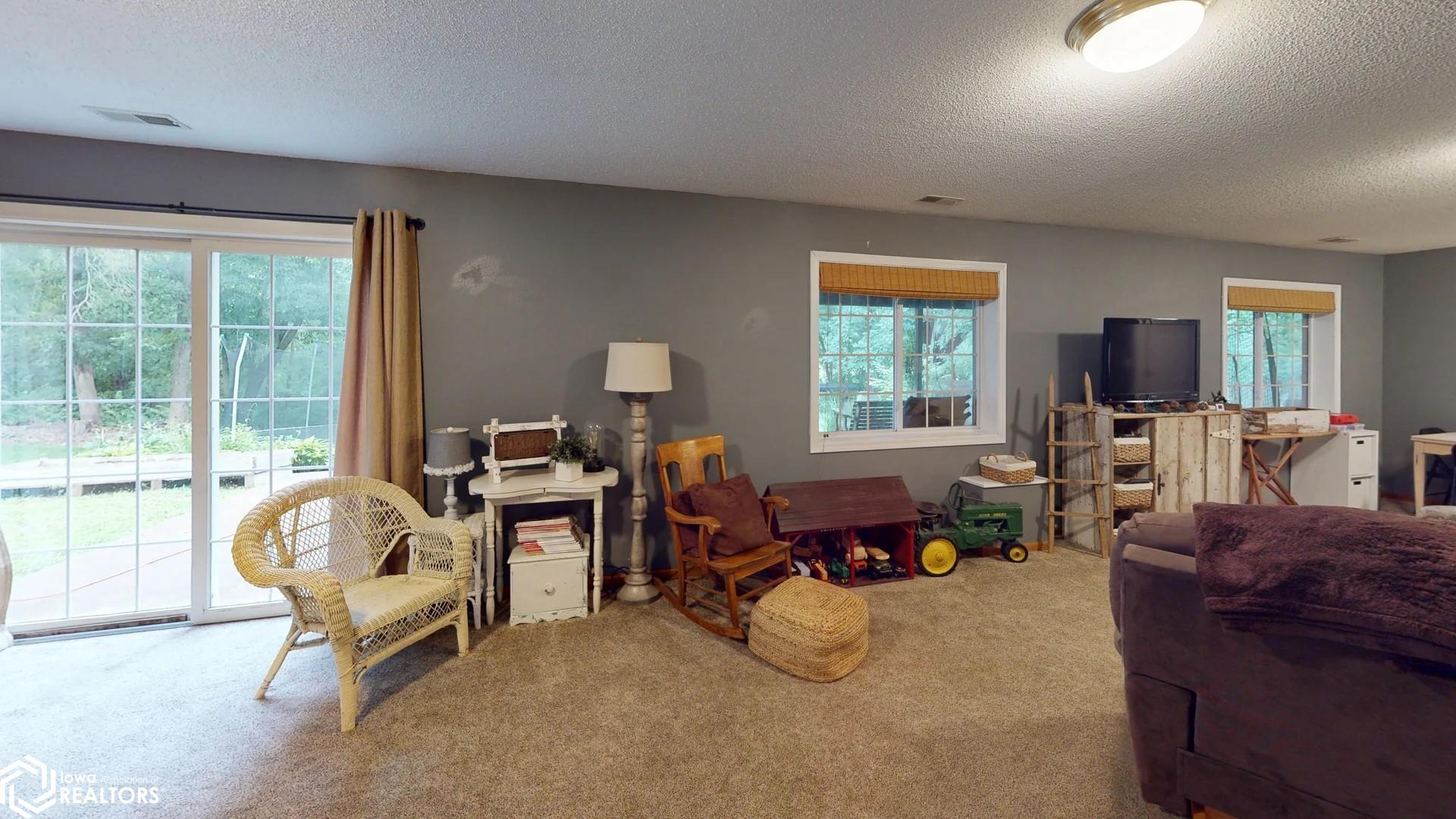 1521 Lone Oak Circle, Fairfield, Iowa image 30