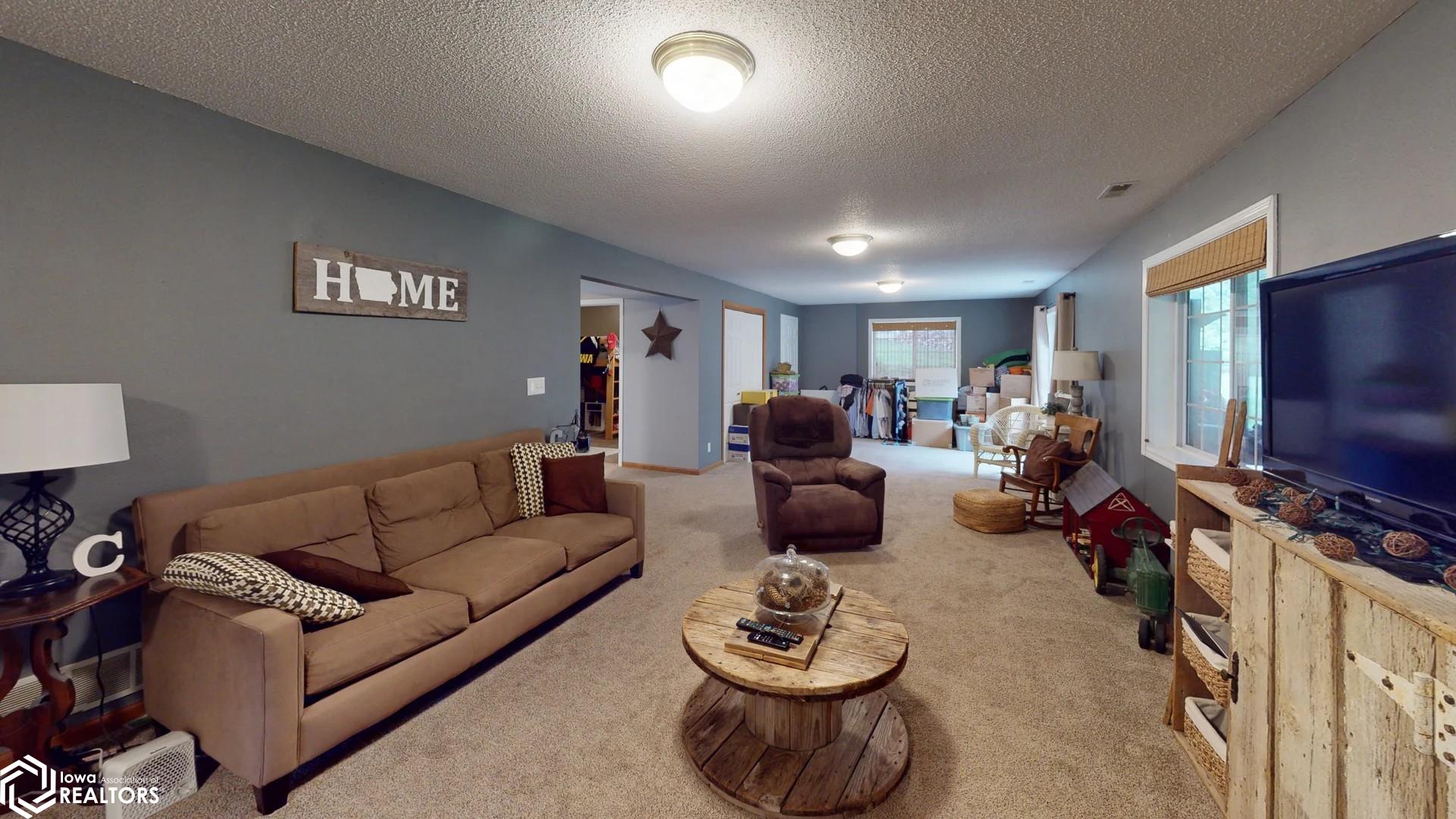 1521 Lone Oak Circle, Fairfield, Iowa image 32