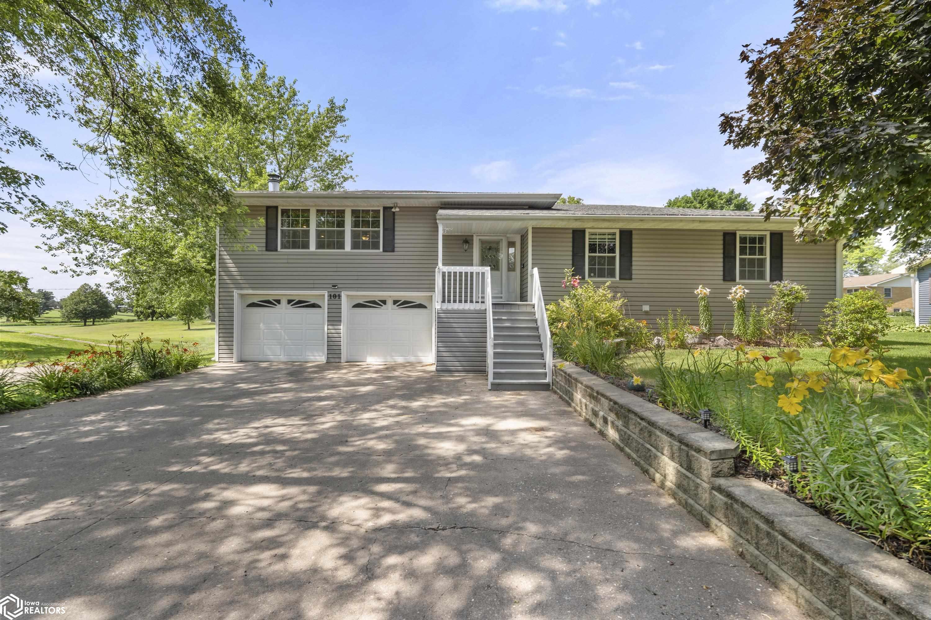 101 Golf Circle, Winfield, Iowa image 1