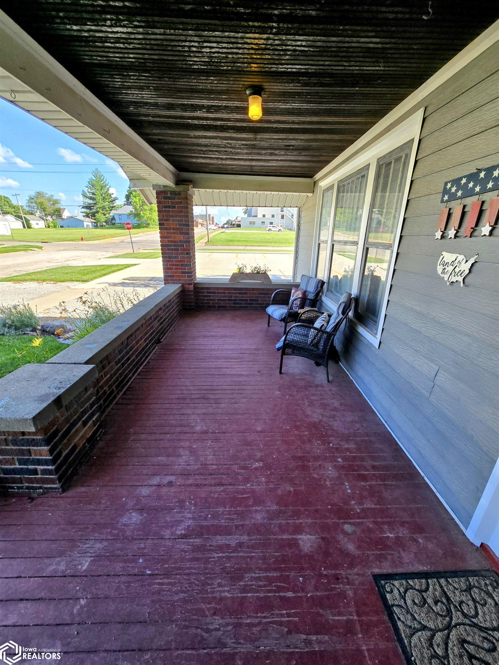 402 N Pine Street, Creston, Iowa image 2