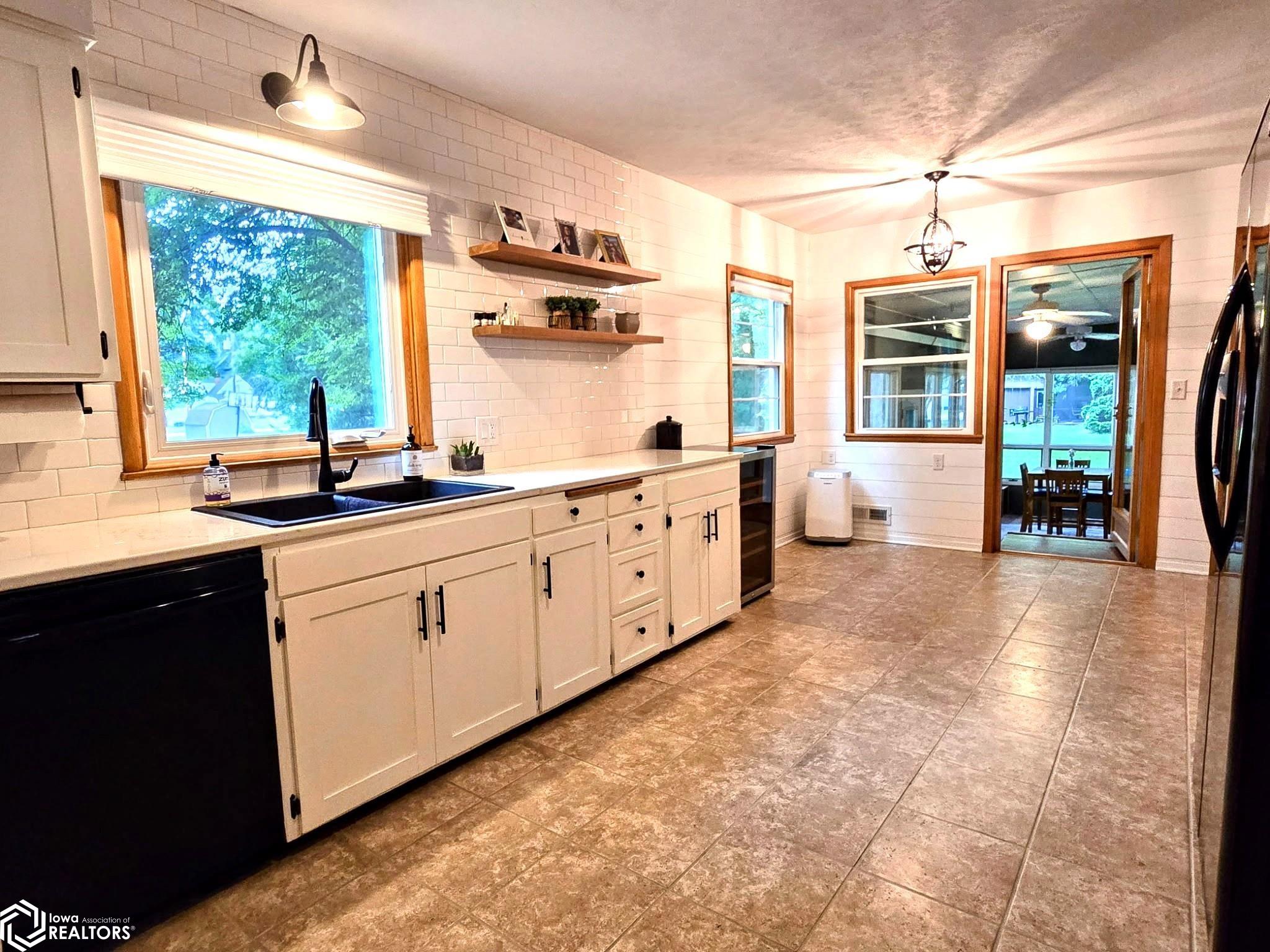 2807 5th Street, Emmetsburg, Iowa image 3