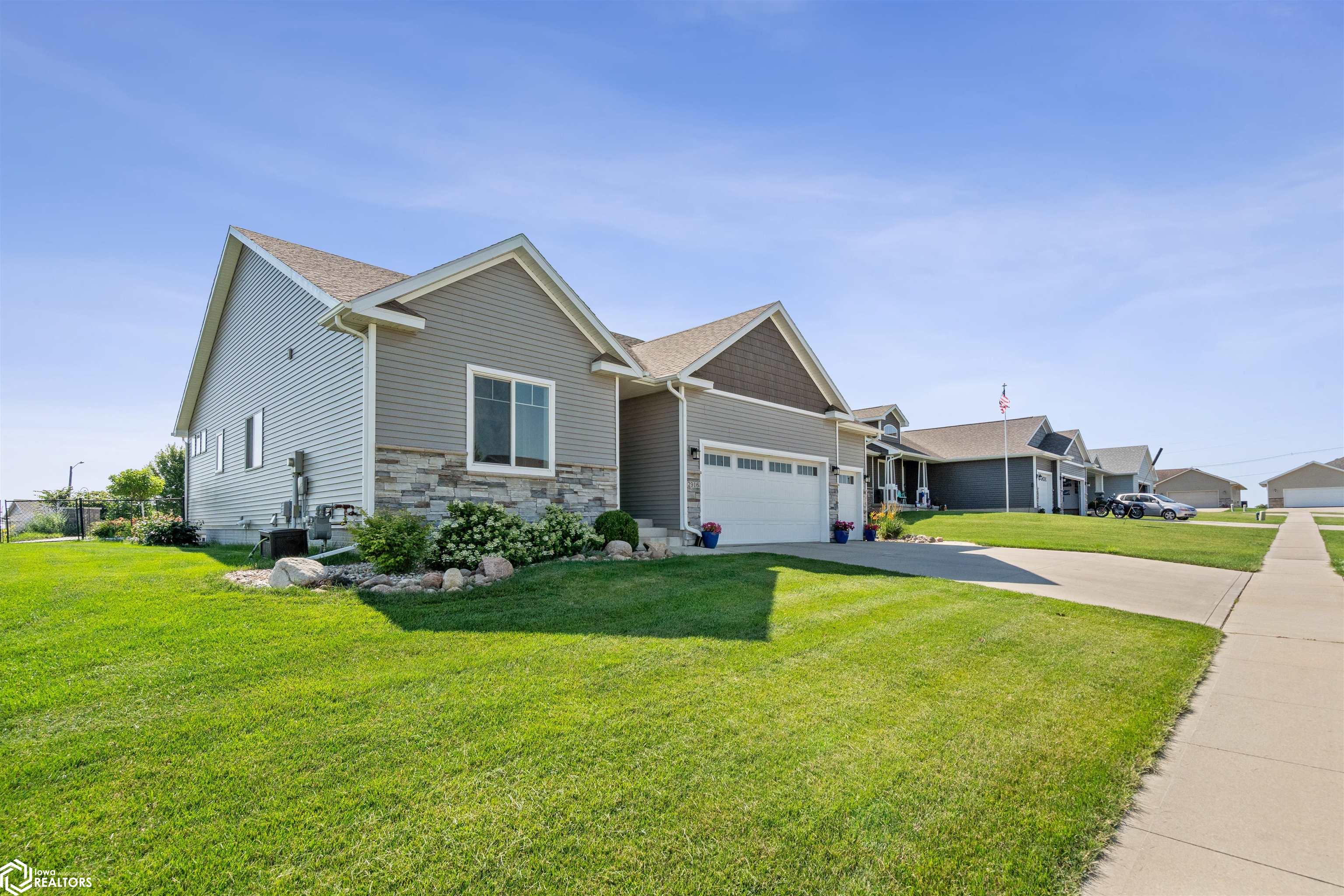 2916 Jackie Terrace, Marshalltown, Iowa image 2