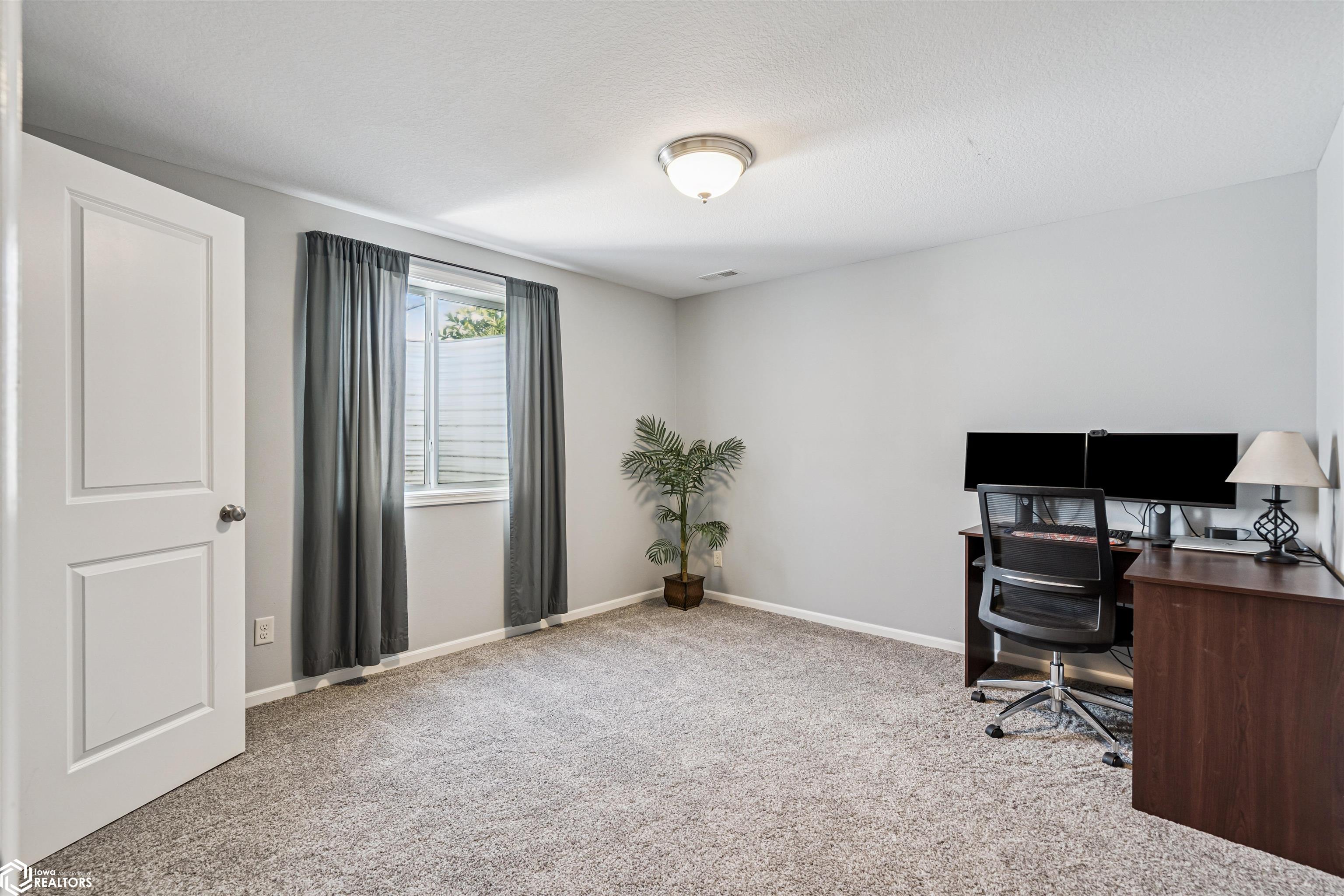 2916 Jackie Terrace, Marshalltown, Iowa image 21