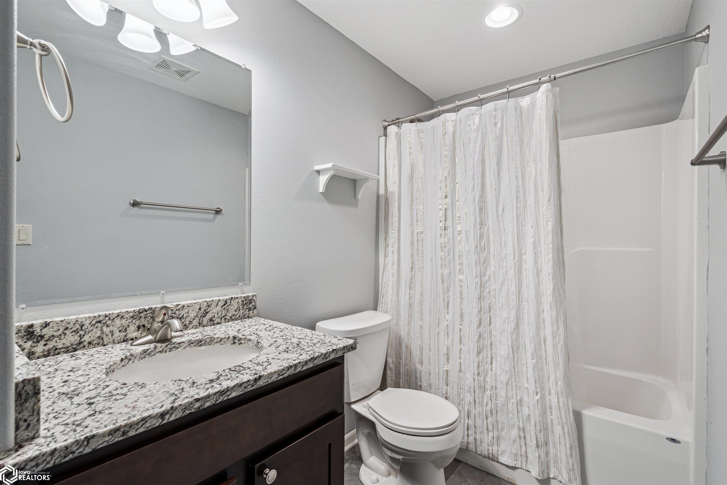 2916 Jackie Terrace, Marshalltown, Iowa image 23