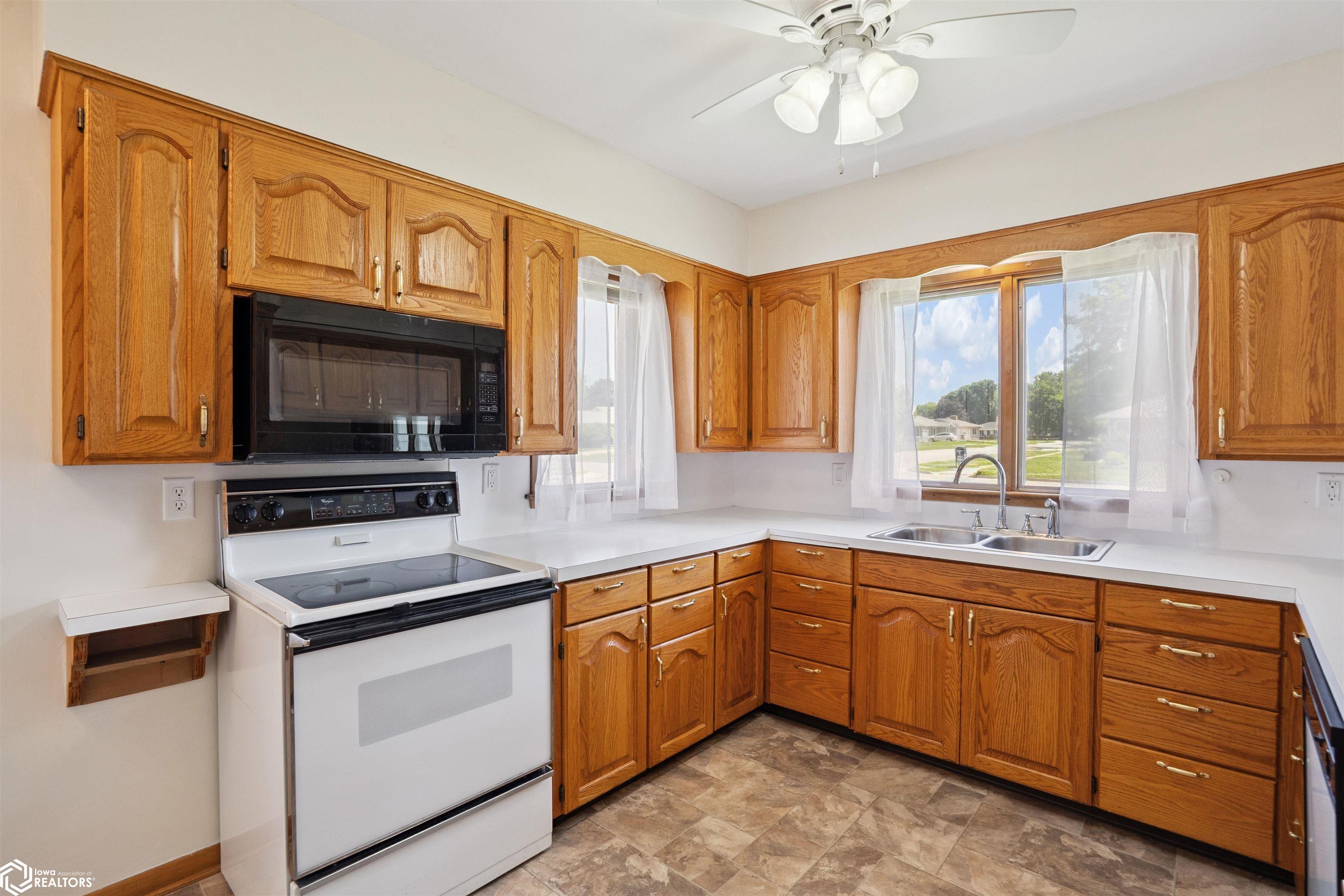 401 Edgeland Drive, Marshalltown, Iowa image 11