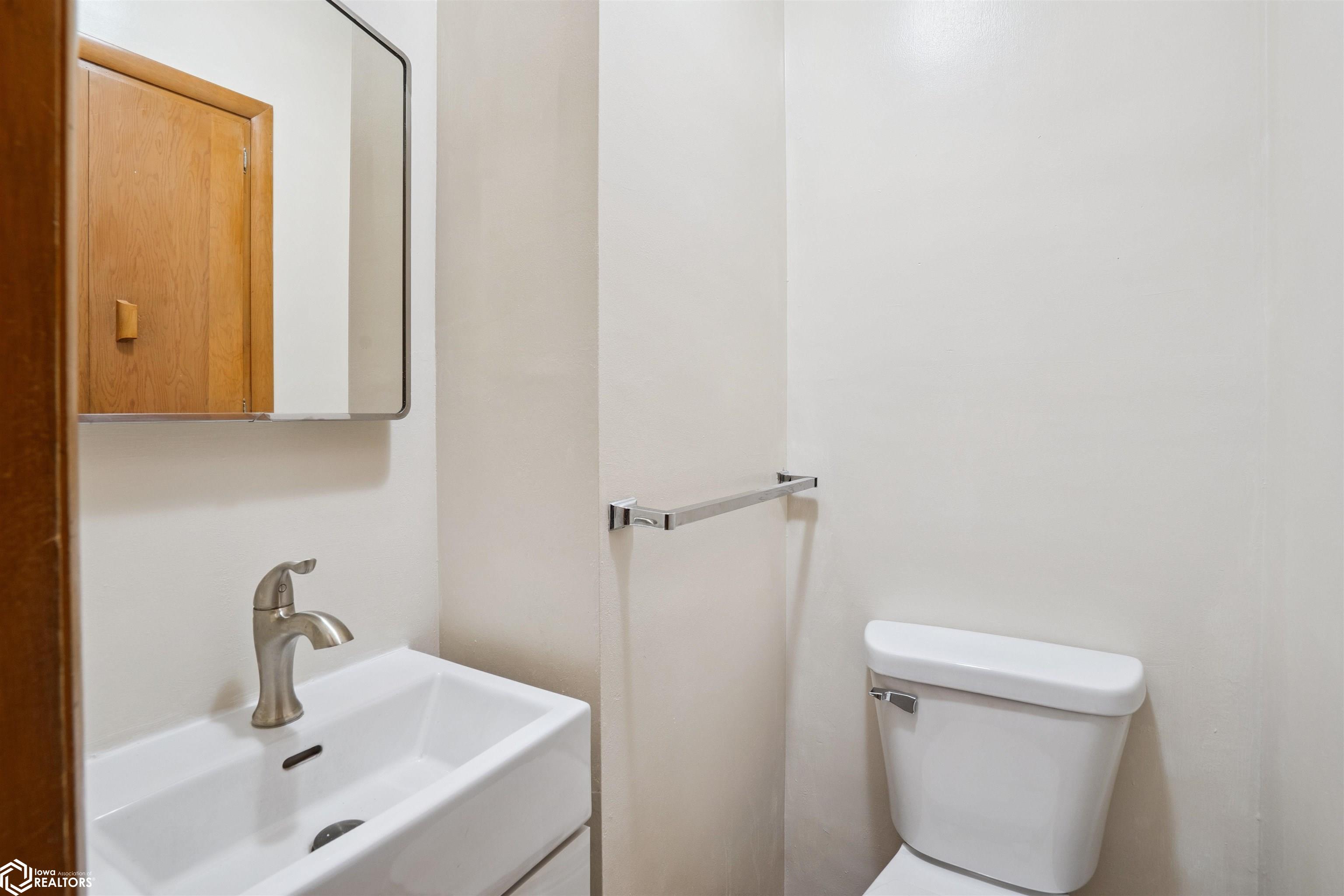 401 Edgeland Drive, Marshalltown, Iowa image 14